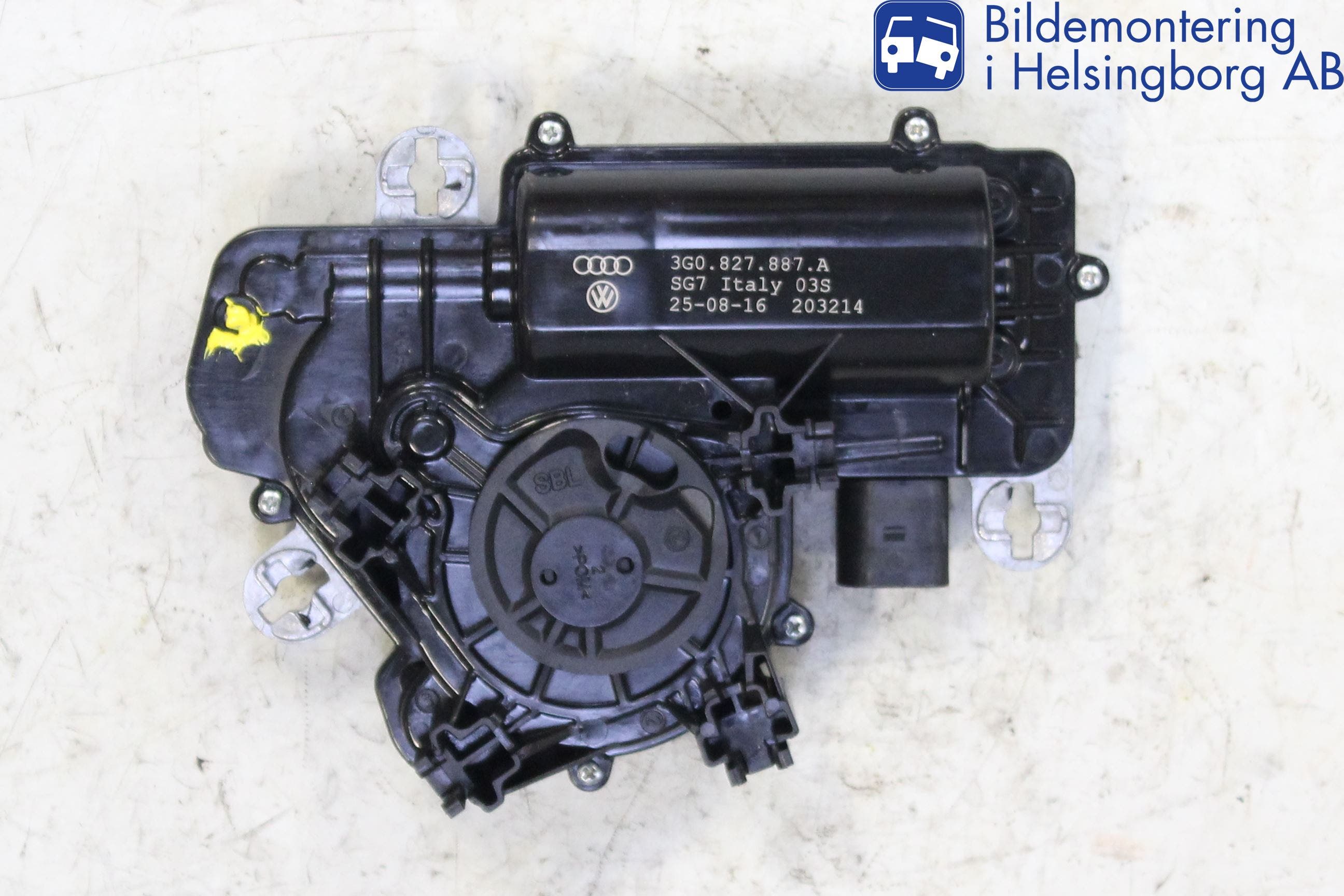 Volkswagen VW PASSAT 15-19 Bakluckeöppnare Automatisk