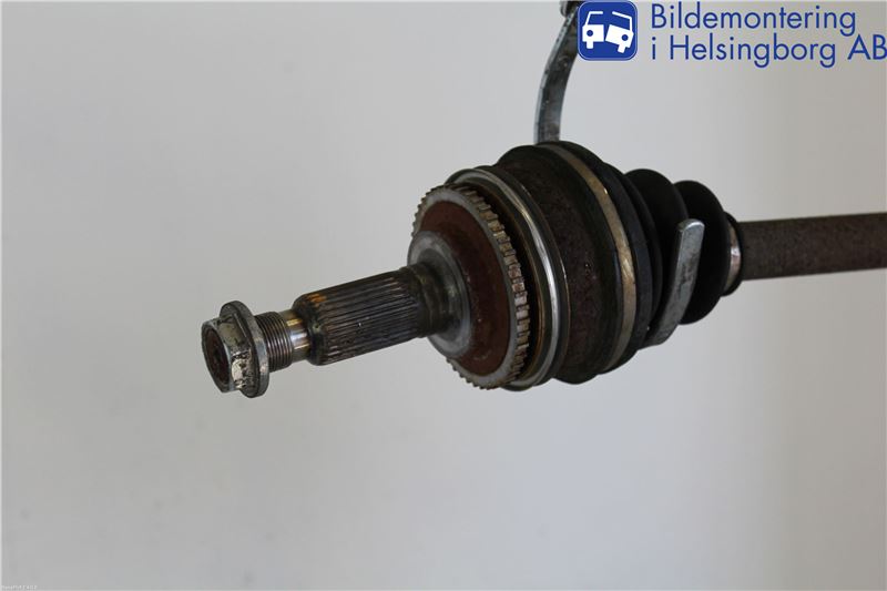 Toyota HI-ACE 06-12 Drivaxel Bak Vänster