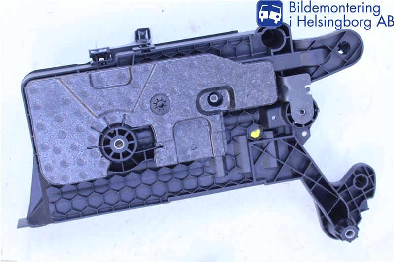 Volkswagen VW PASSAT 15-19 Batterilåda-Fäste-Hållare