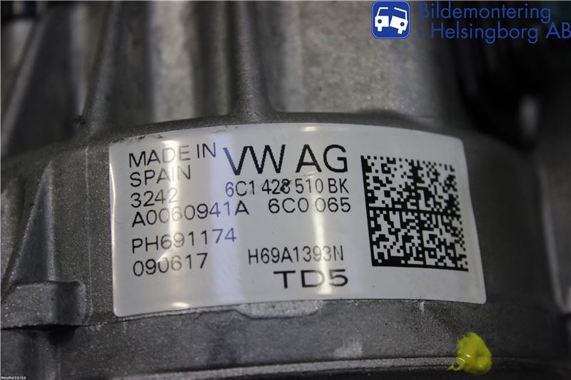 Volkswagen VW POLO 10-17 Rattaxelagg Med Inb Servo