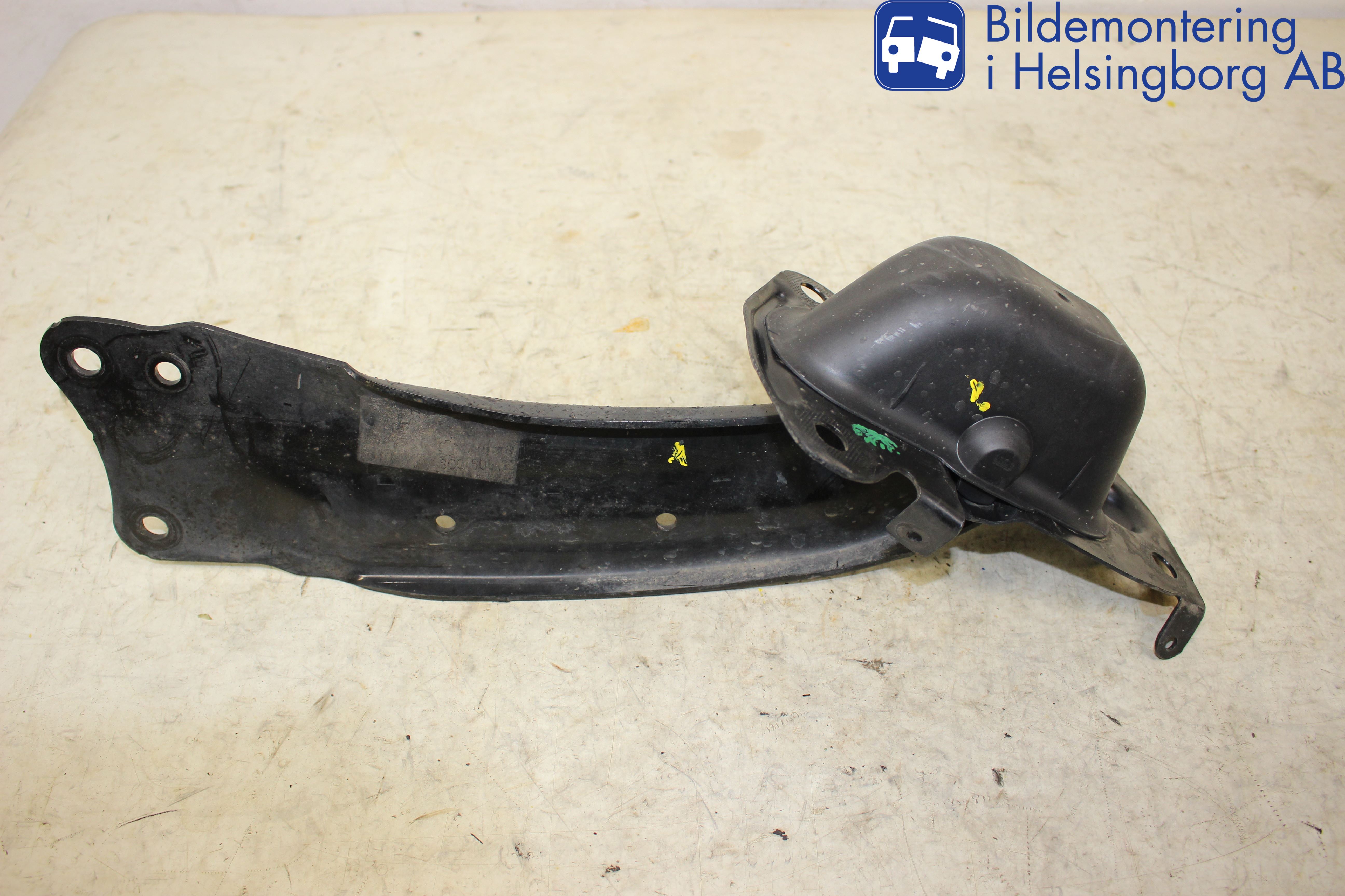 Volkswagen VW PASSAT 11-14 Bärarm Bak Vänster
