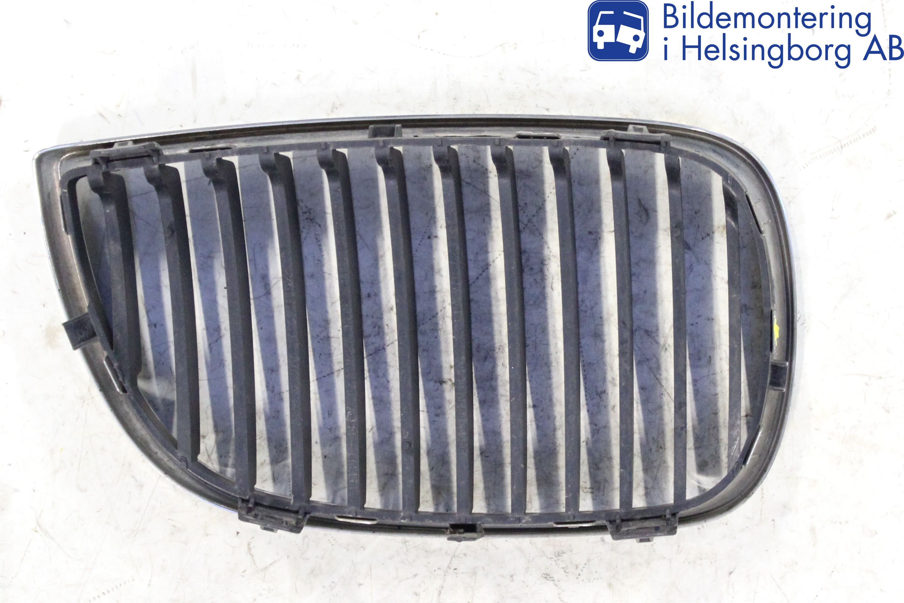 BMW 1 E87/81 5D/3D 03-11 Grilldel Vänster