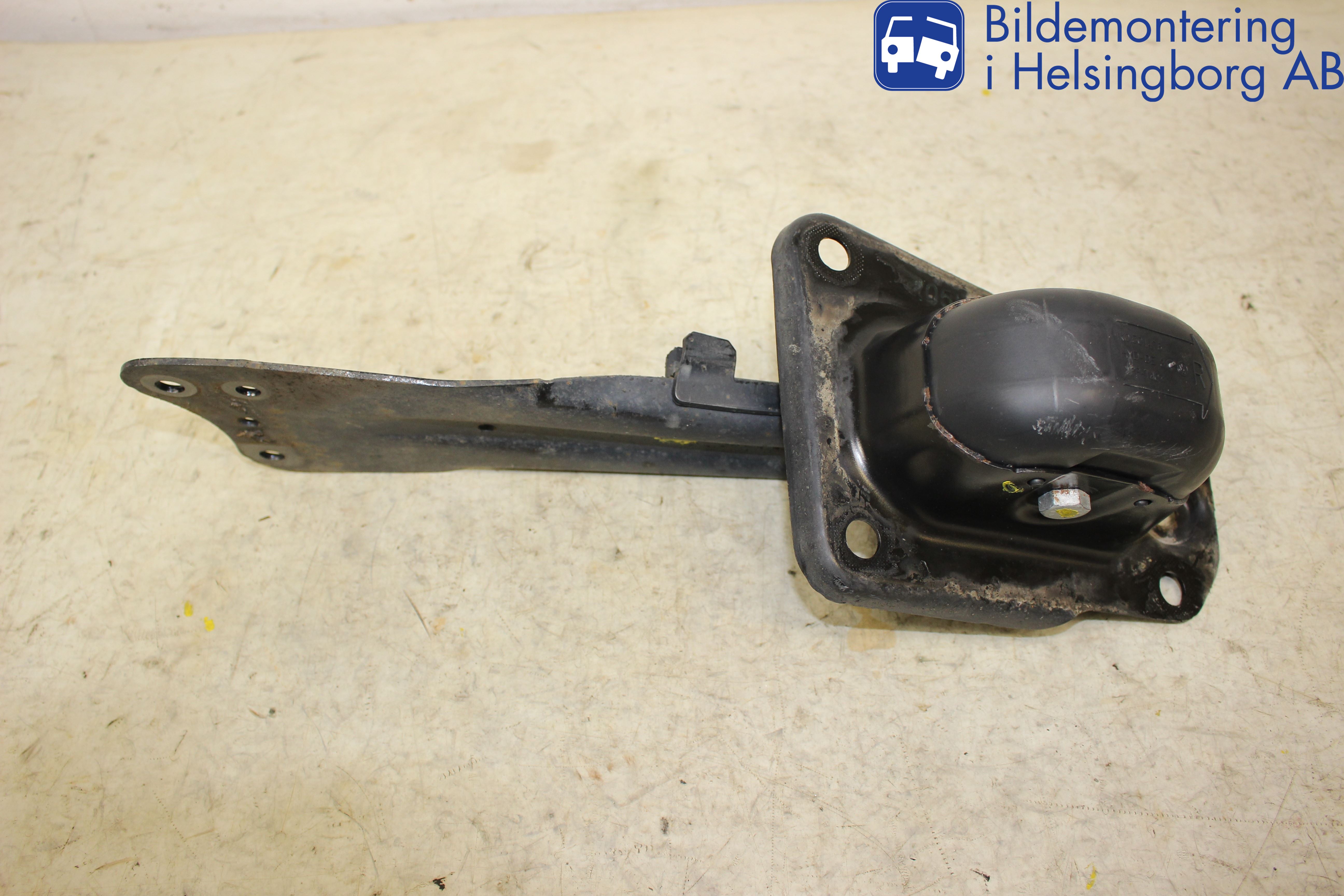 Volkswagen VW TOURAN 10-15 Bärarm Bak Höger