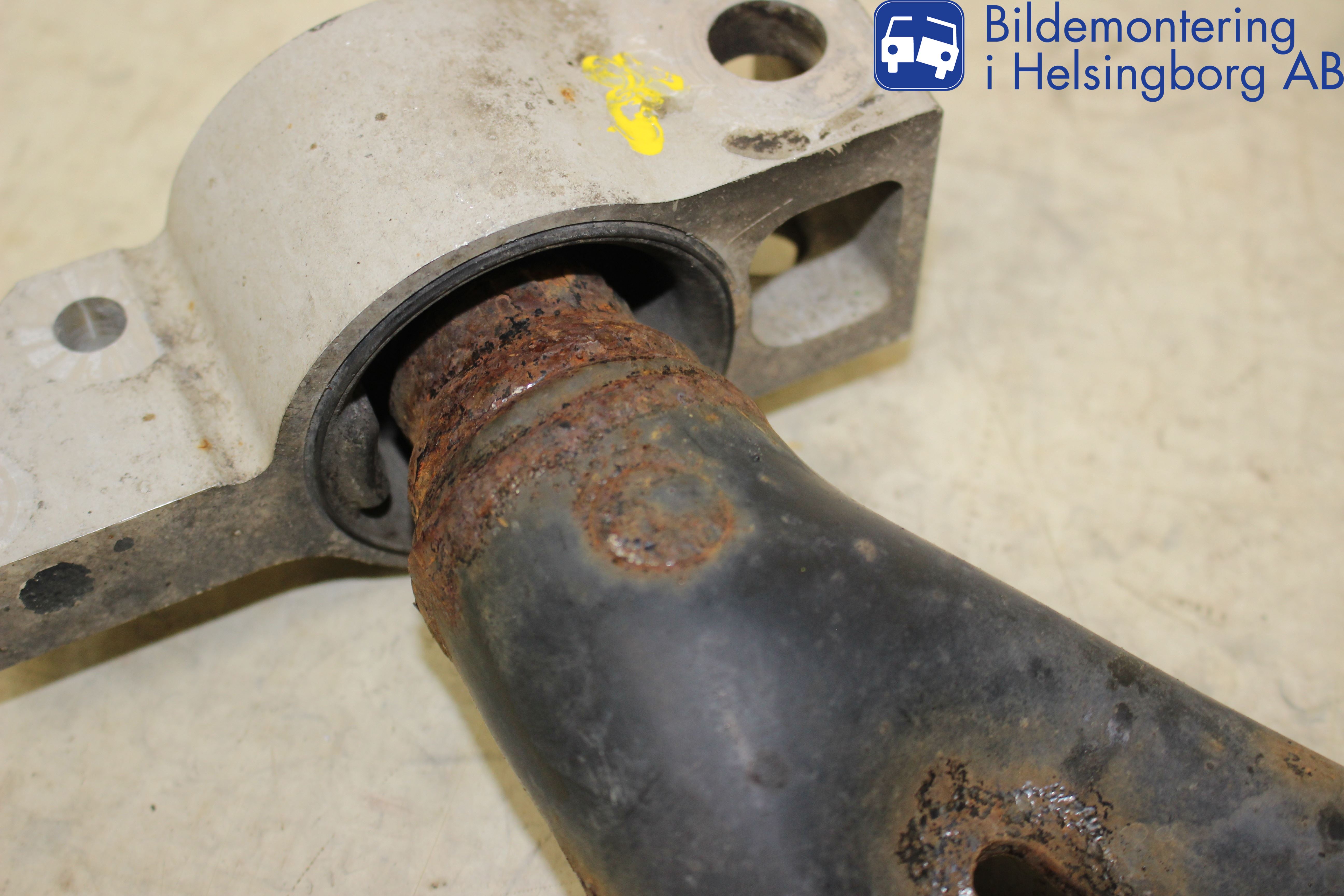 Audi A3/S3 05-13 Bärarm Fram Undre Vä