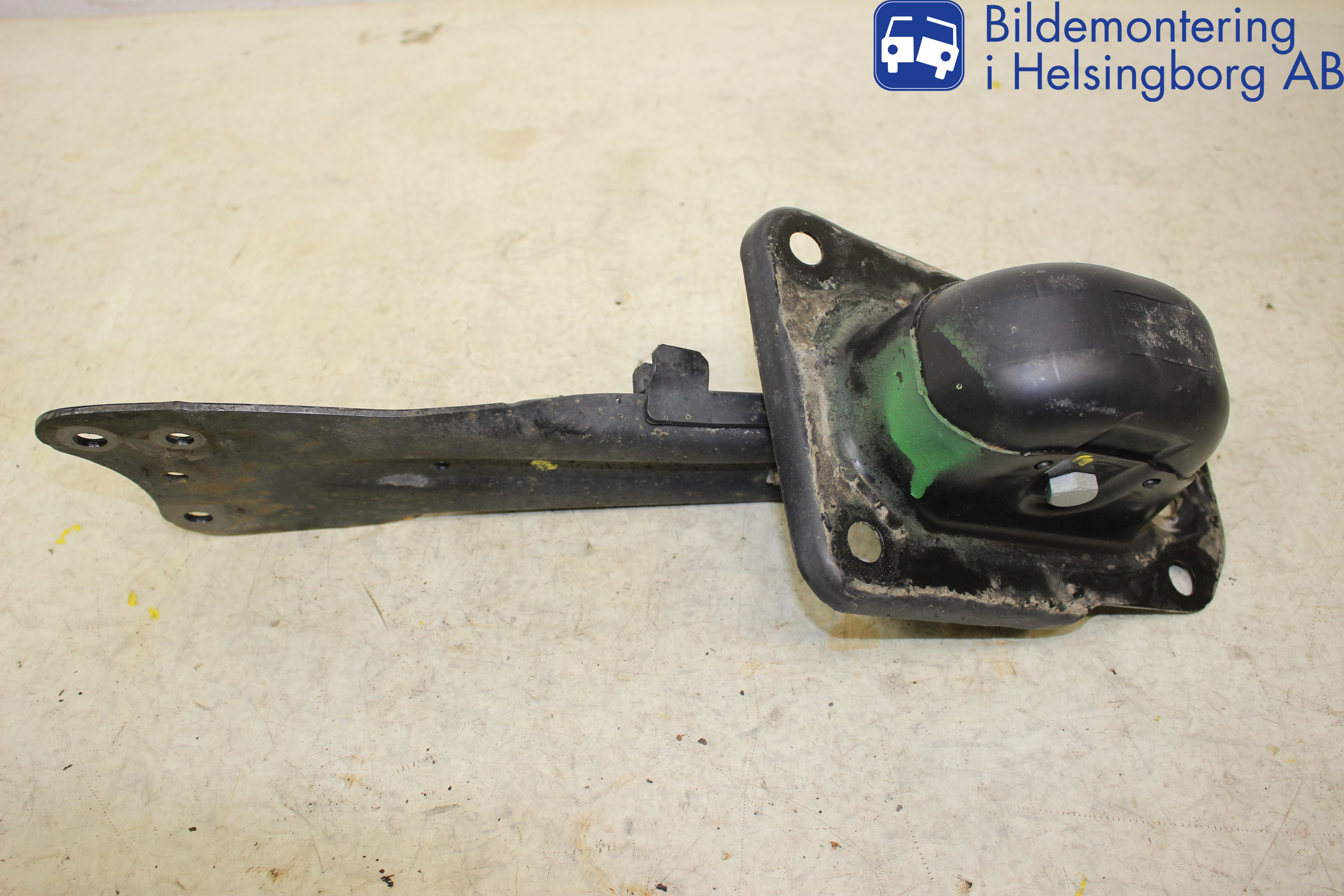 Volkswagen VW TOURAN 10-15 Bärarm Bak Höger