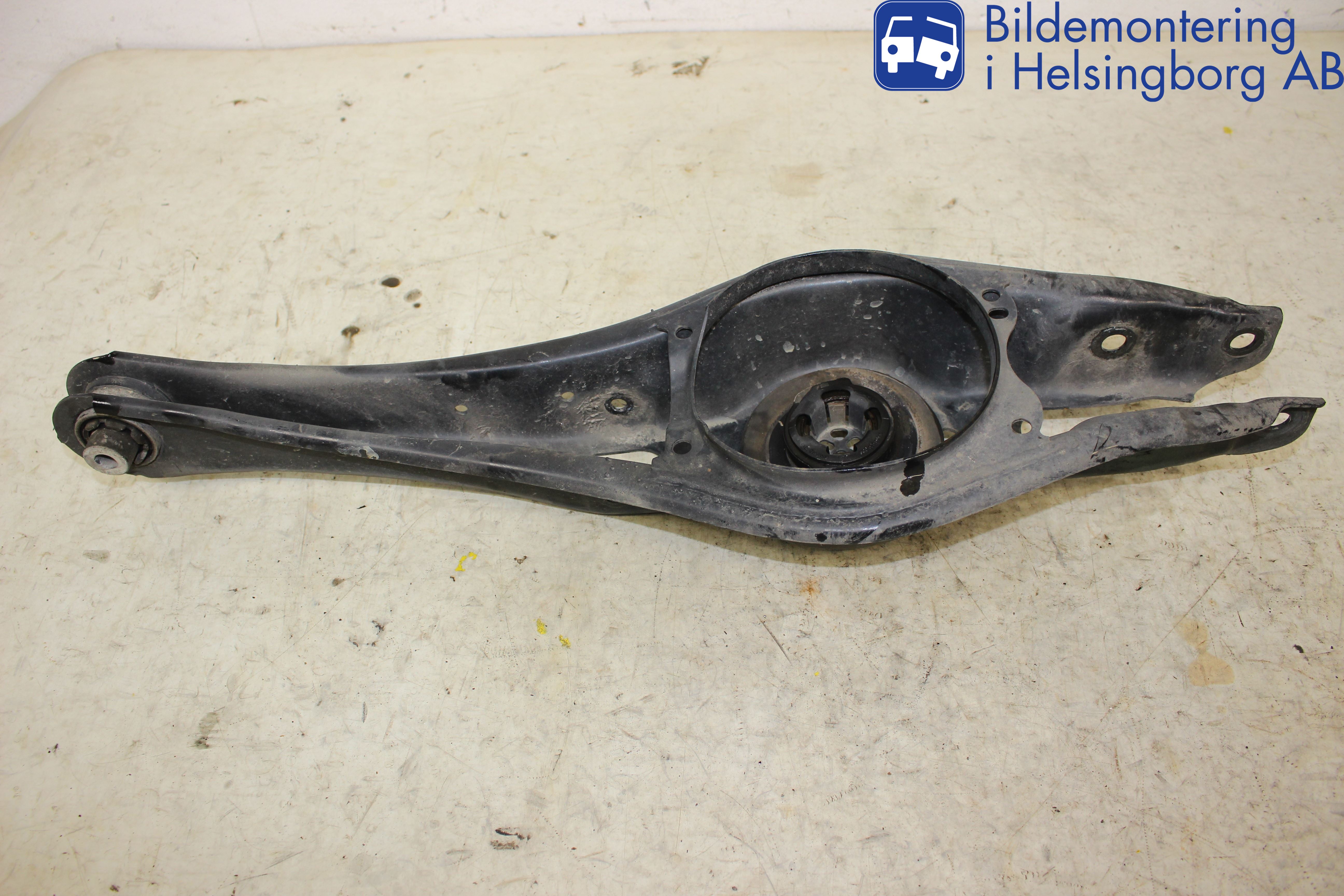 Volkswagen VW PASSAT 15-19 Bärarm Bak Höger
