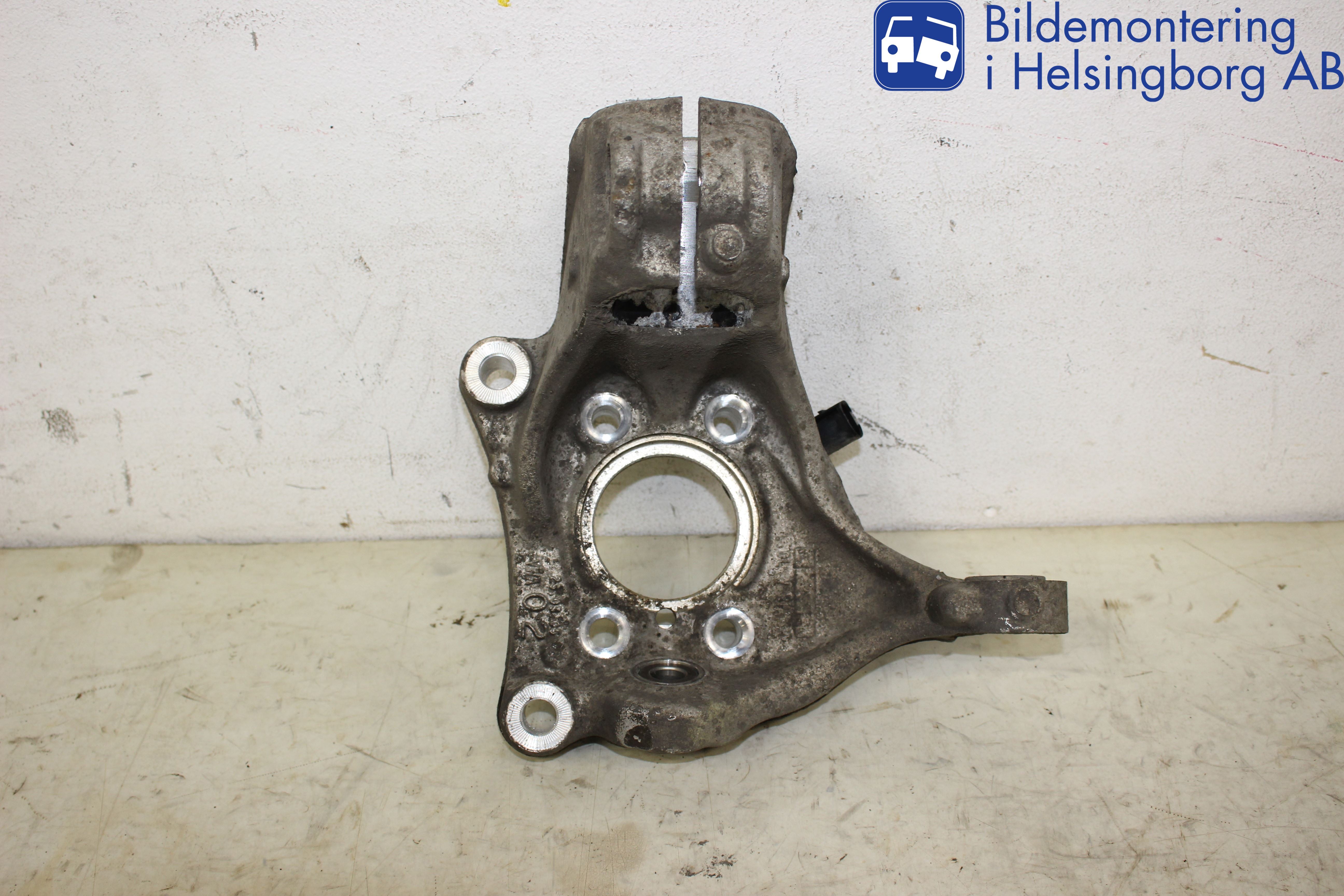 Volkswagen VW PASSAT 11-14 Styrspindel Lagerhus Hö