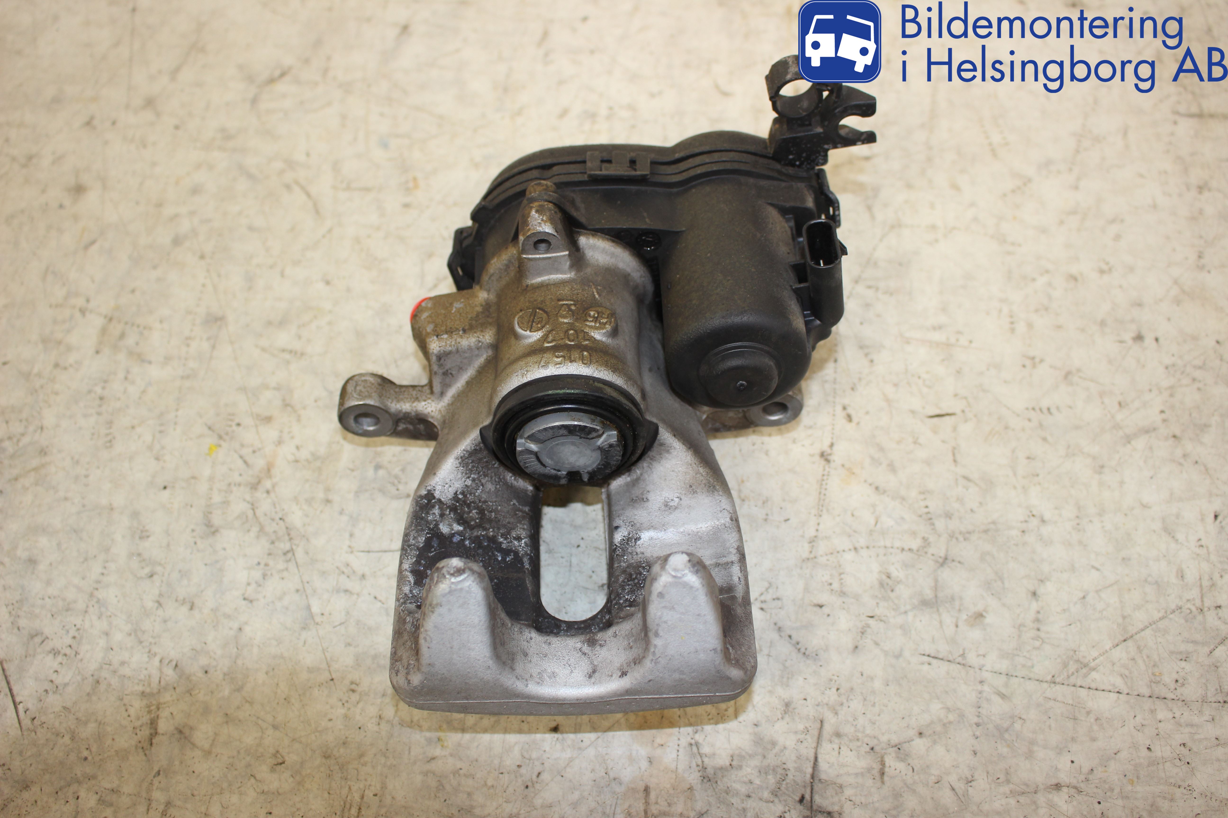 Mercedes-Benz MB GLA-KLASS (X156) 13-20 Bromsok Bak Vänster