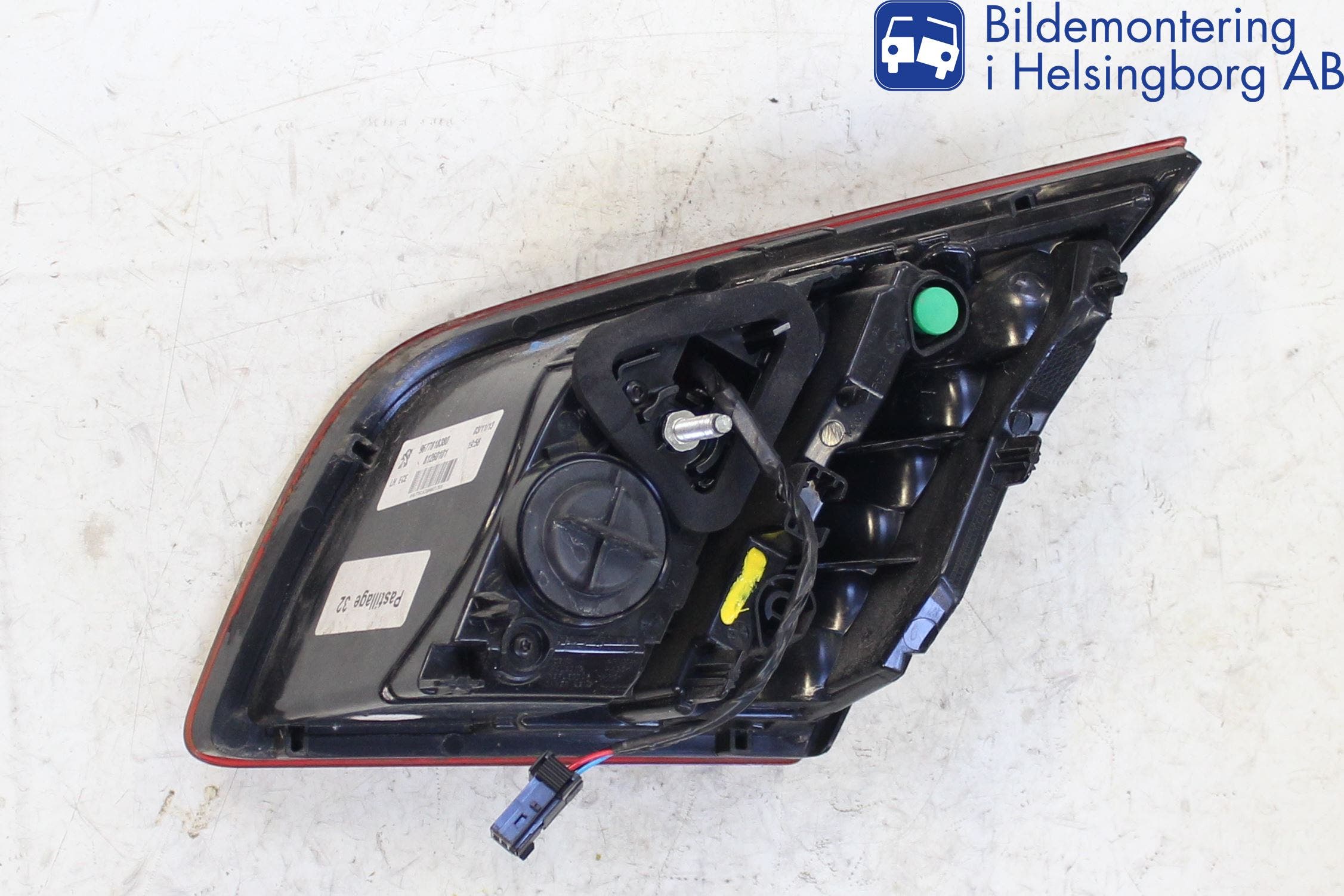 Peugeot 308 14-21 Bakljus Lucka Vä