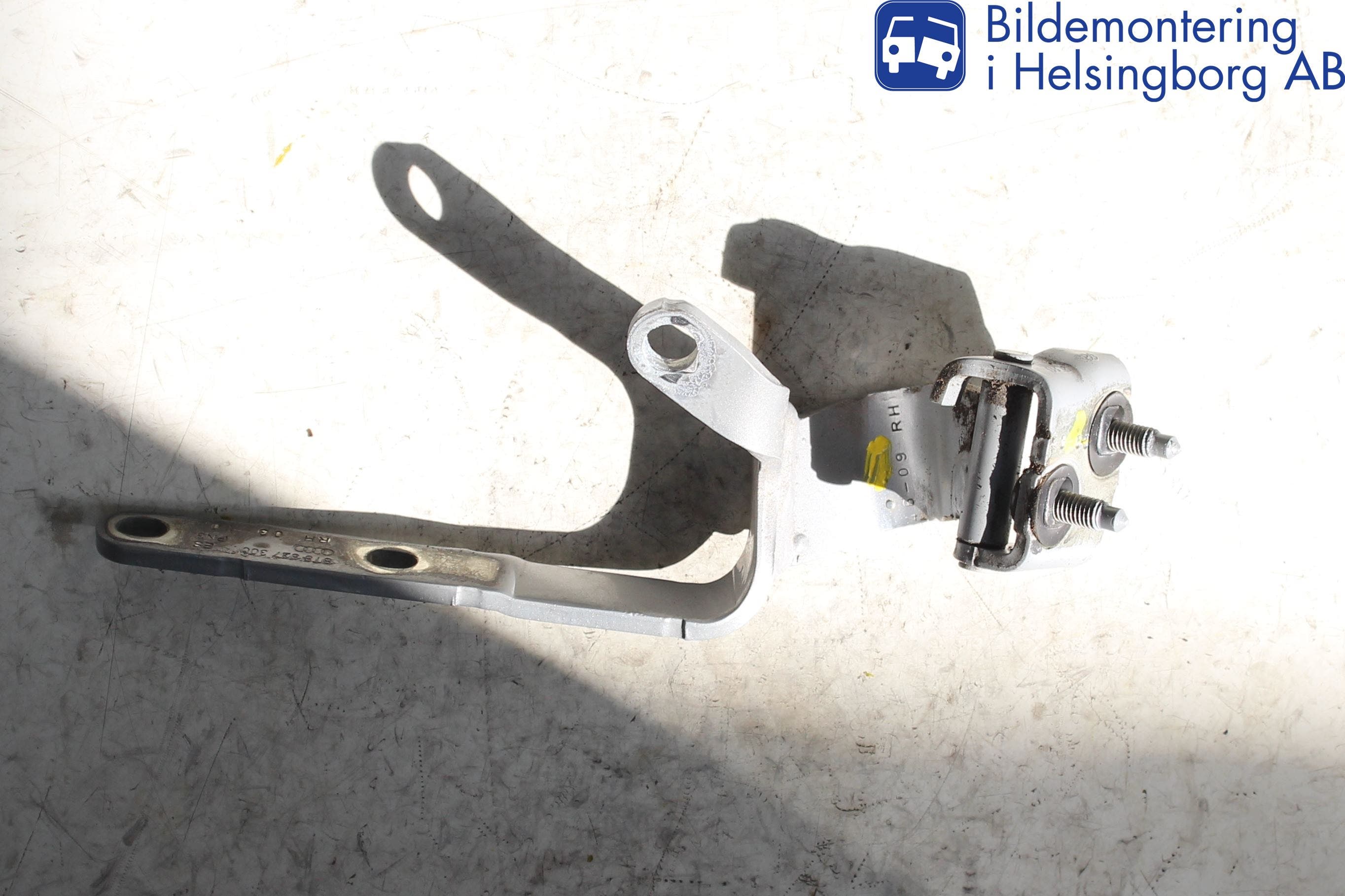 Audi A5 07-16 Bakluckegångjärn Hö