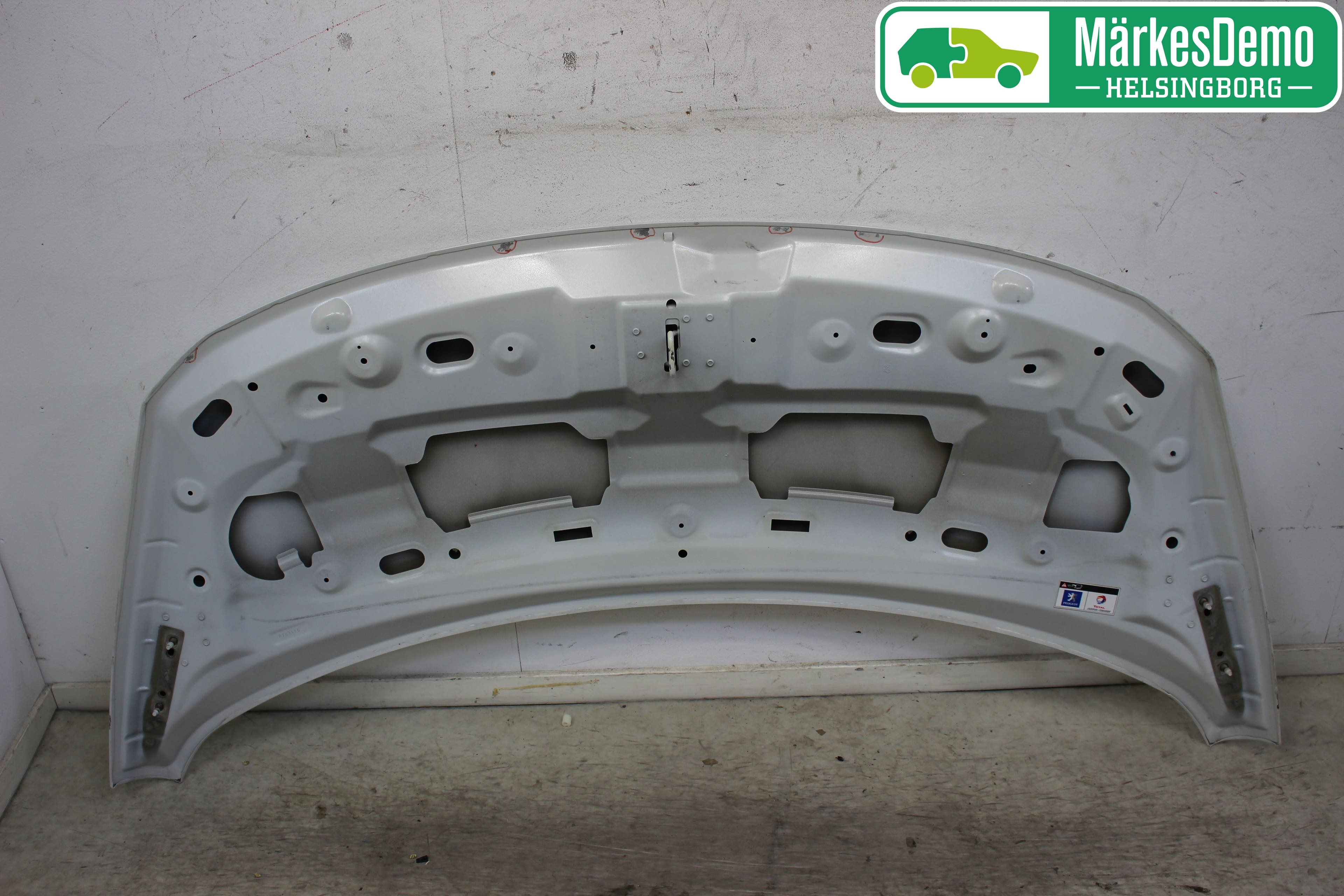 Peugeot 3008 09-16 Huv Fram