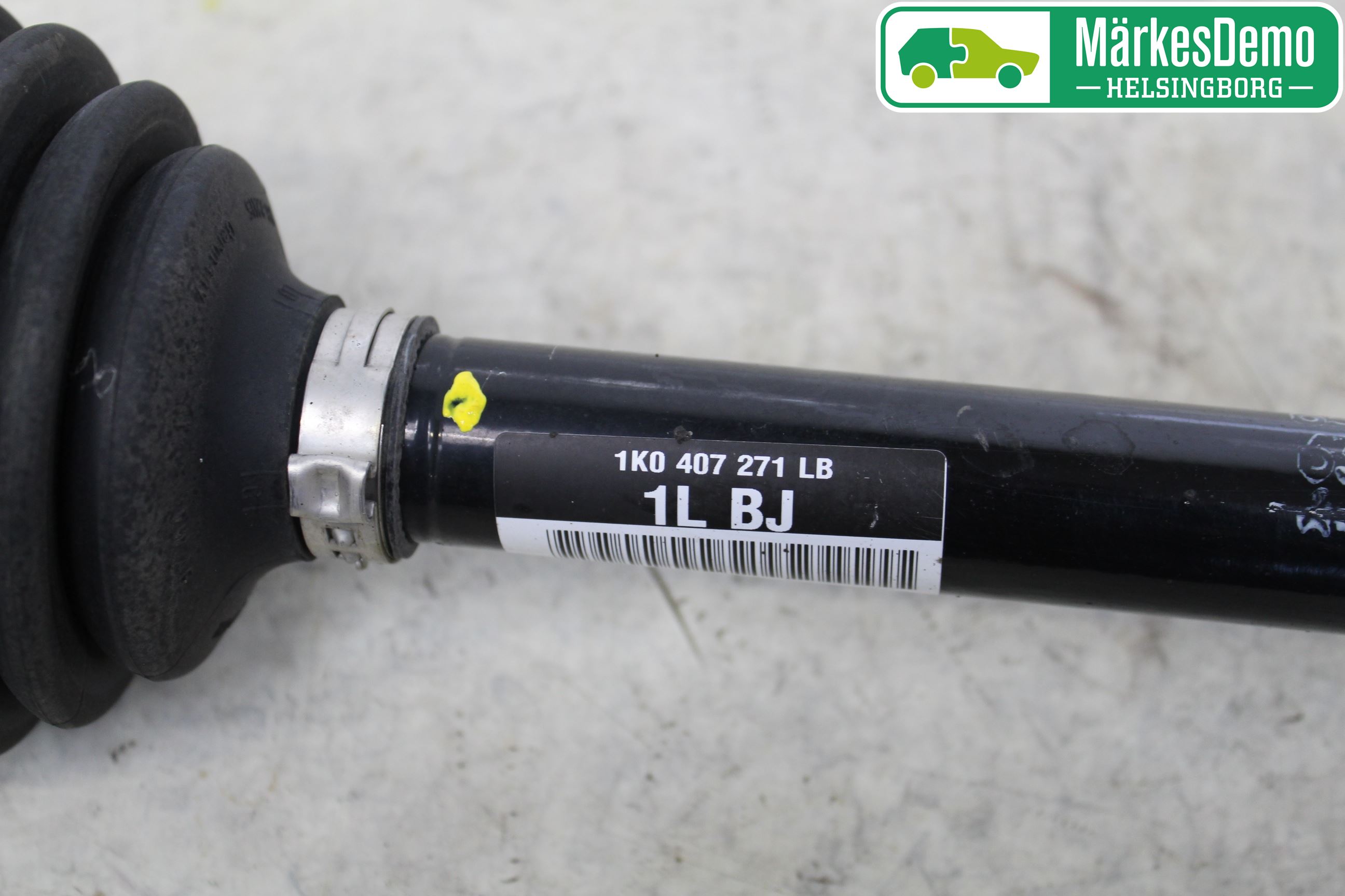 Volkswagen VW GOLF SPORTSVAN 15-20 Drivaxel Fram Vänster
