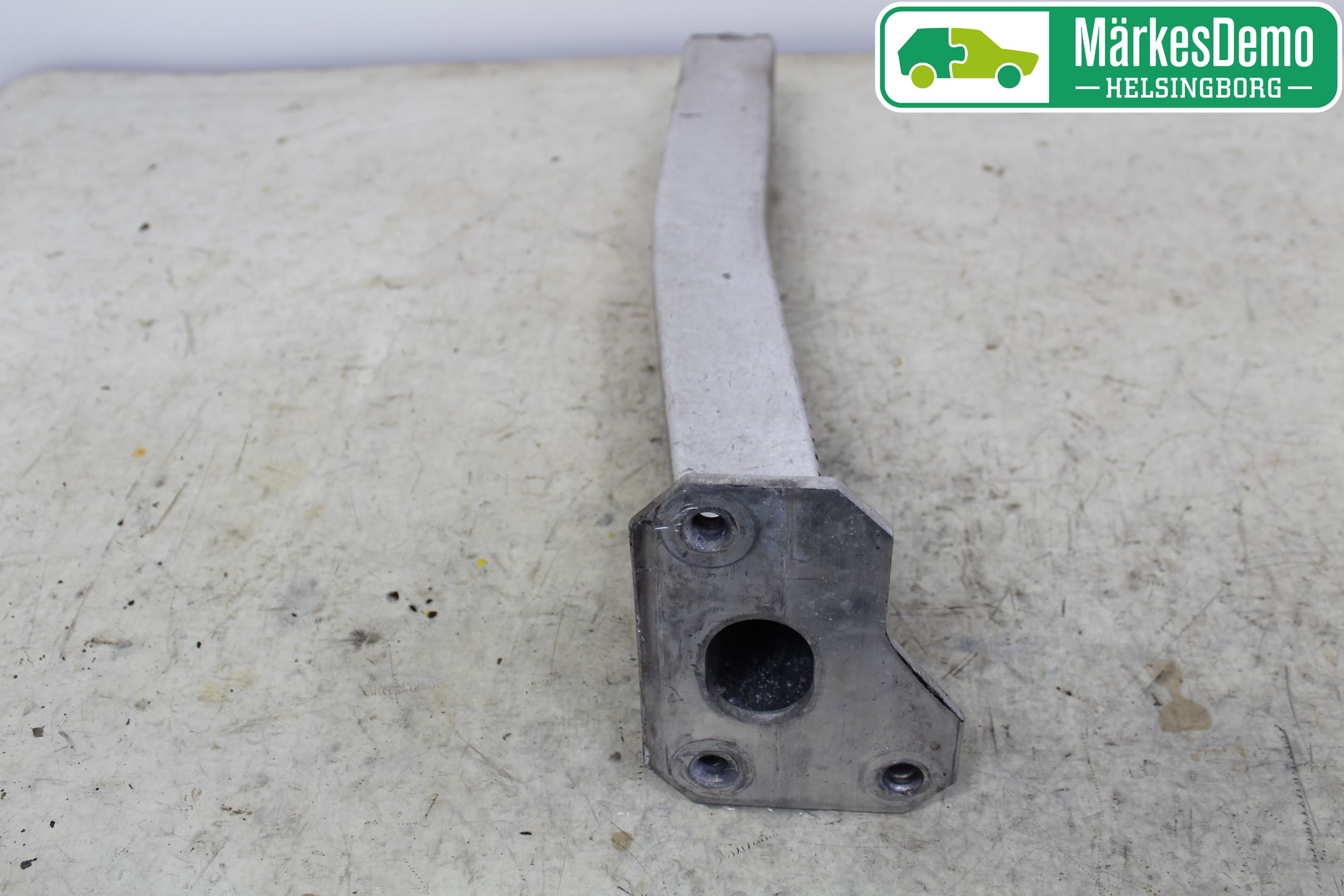 Alfa GIULIETTA Stötfångarbärjärn Fram