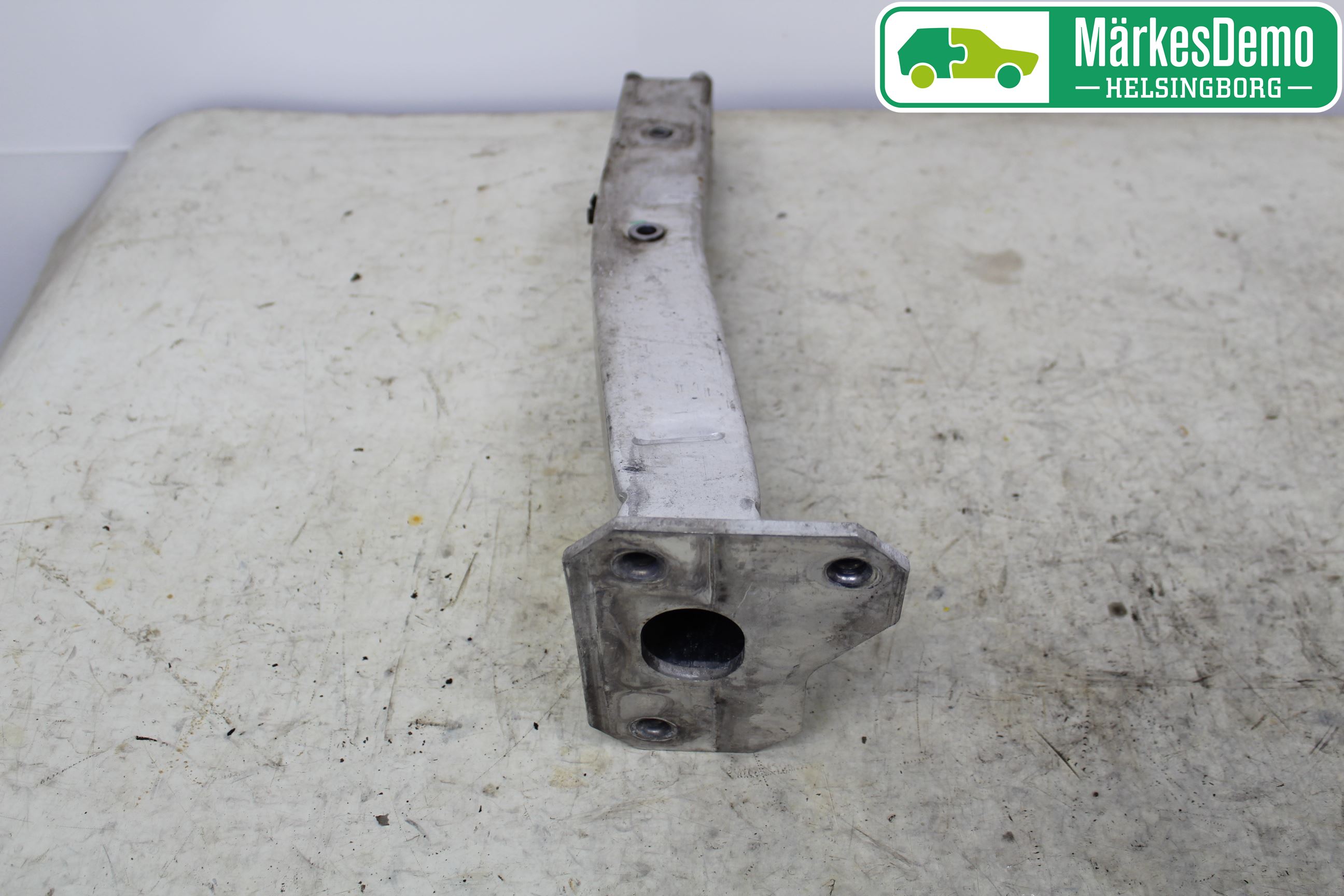 Alfa GIULIETTA Stötfångarbärjärn Fram