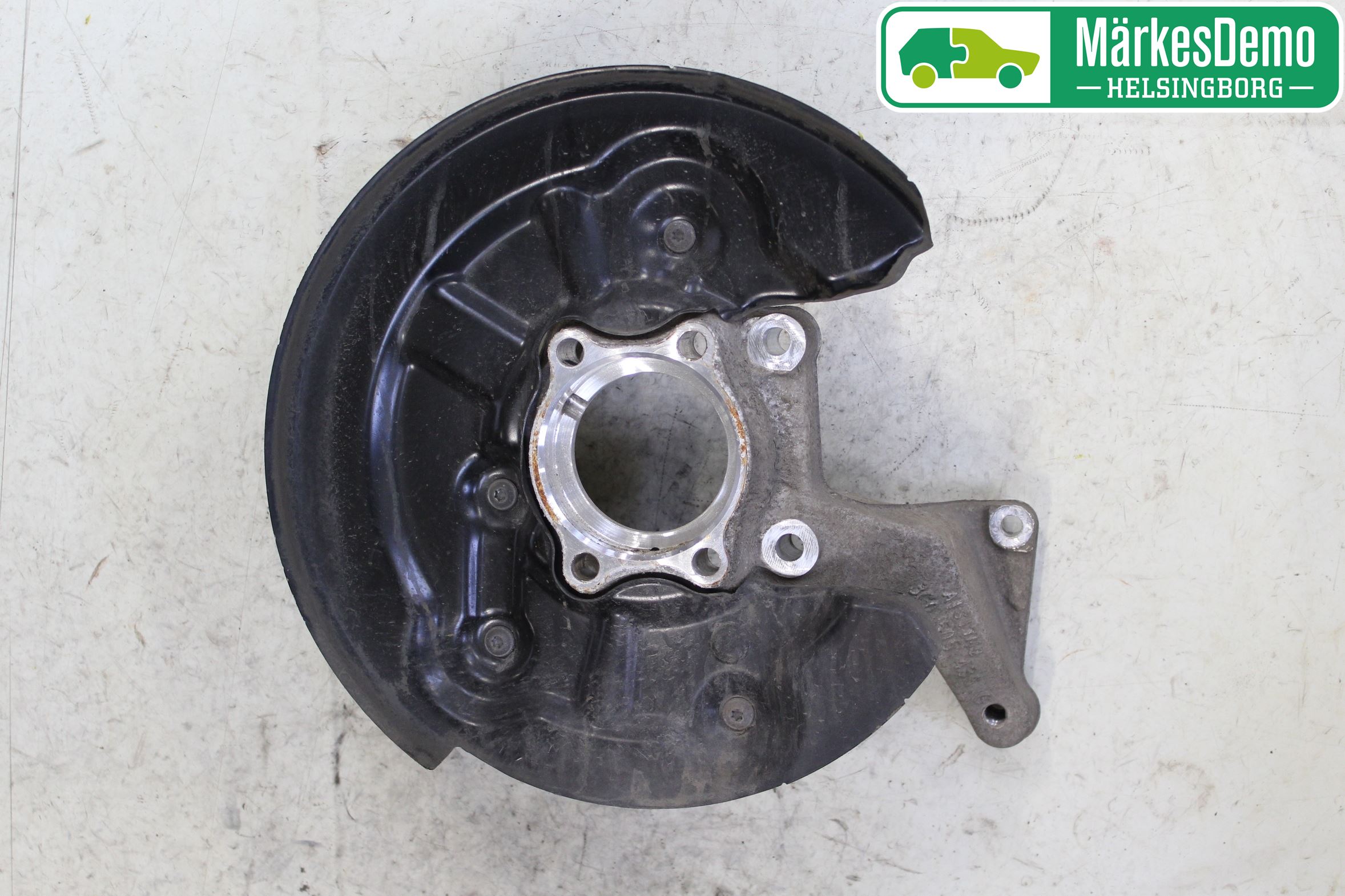 Audi Q3 8U 12-18 Hjullagerhus-Spindel Hö B