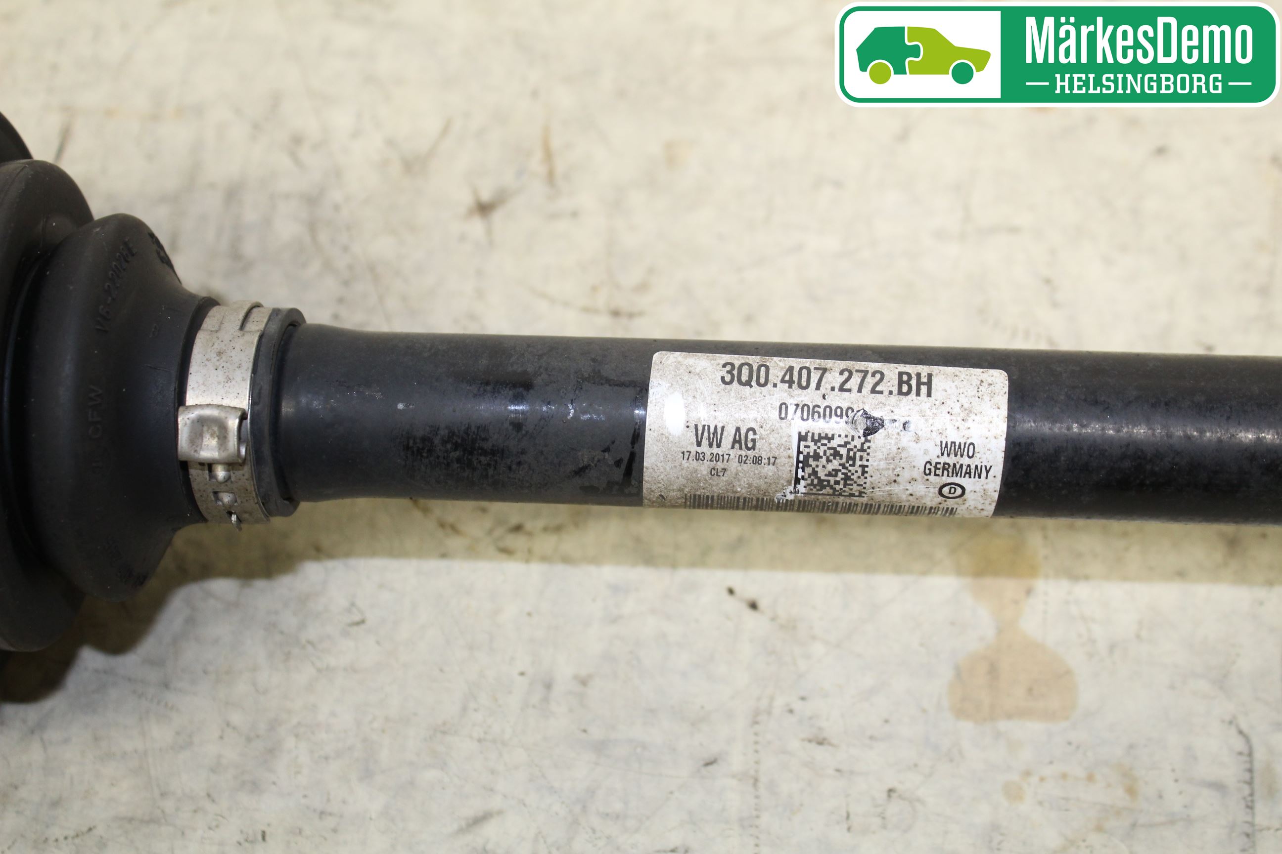 Volkswagen VW TIGUAN 16-24 Drivaxel Fram Höger