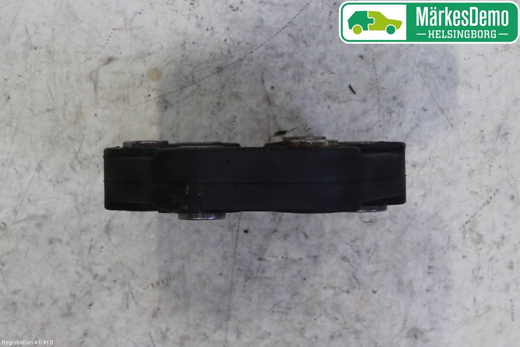 Mercedes-Benz MB E-KLASS (W213) 16-23 Mellanaxel Gummiknut