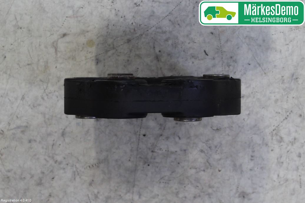Mercedes-Benz MB E-KLASS (W213) 16-23 Mellanaxel Gummiknut