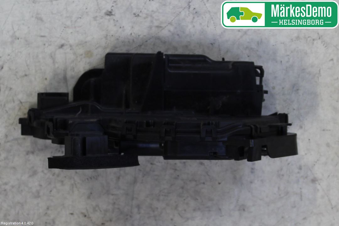 Volkswagen VW PASSAT 15-19 Centrallåsmotor Vänster