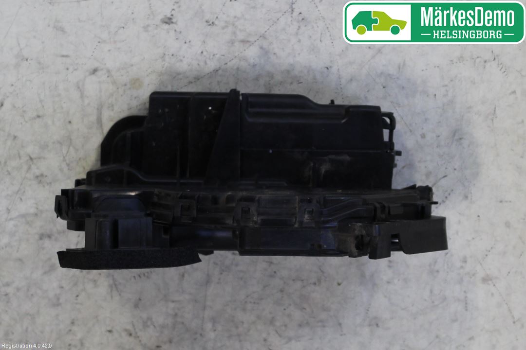 Volkswagen VW PASSAT 15-19 Centrallåsmotor Vänster