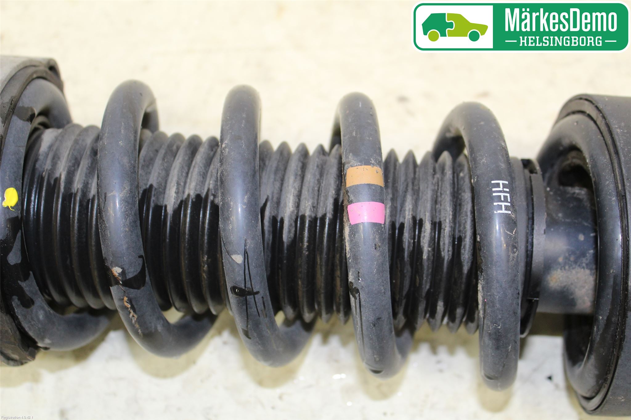 Volkswagen VW TOUAREG 7P 11-18 Fjäderben Fram Höger