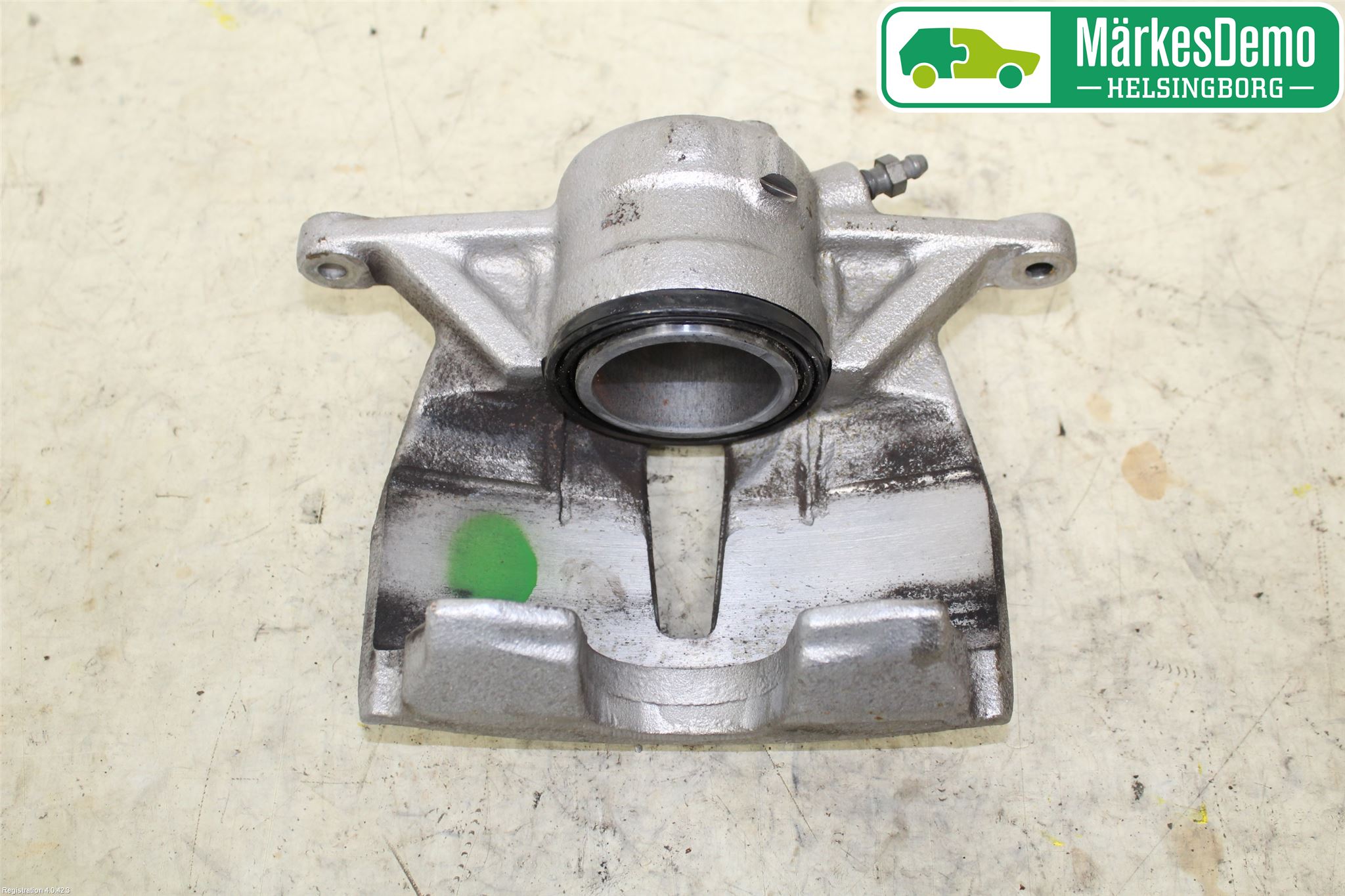 Volkswagen VW PASSAT 15-19 Bromsok Fram Höger