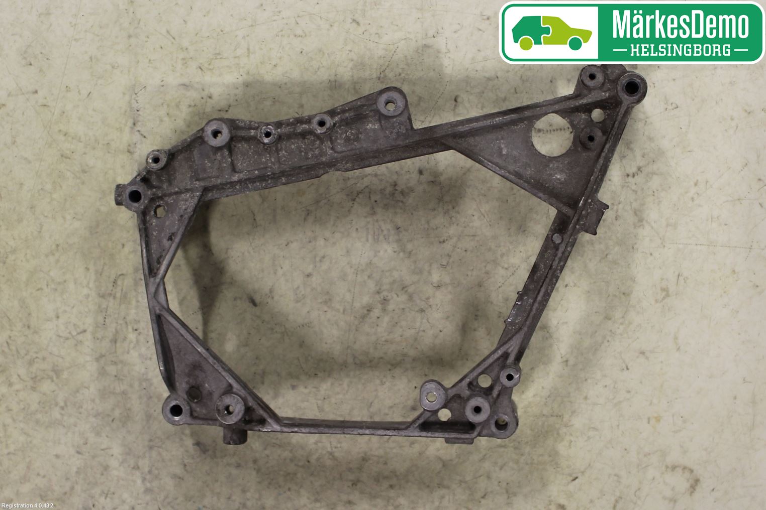 Volkswagen VW TRANSP/CARAVELLE (T6) 16-22 Kylarfäste-Ram-Balk