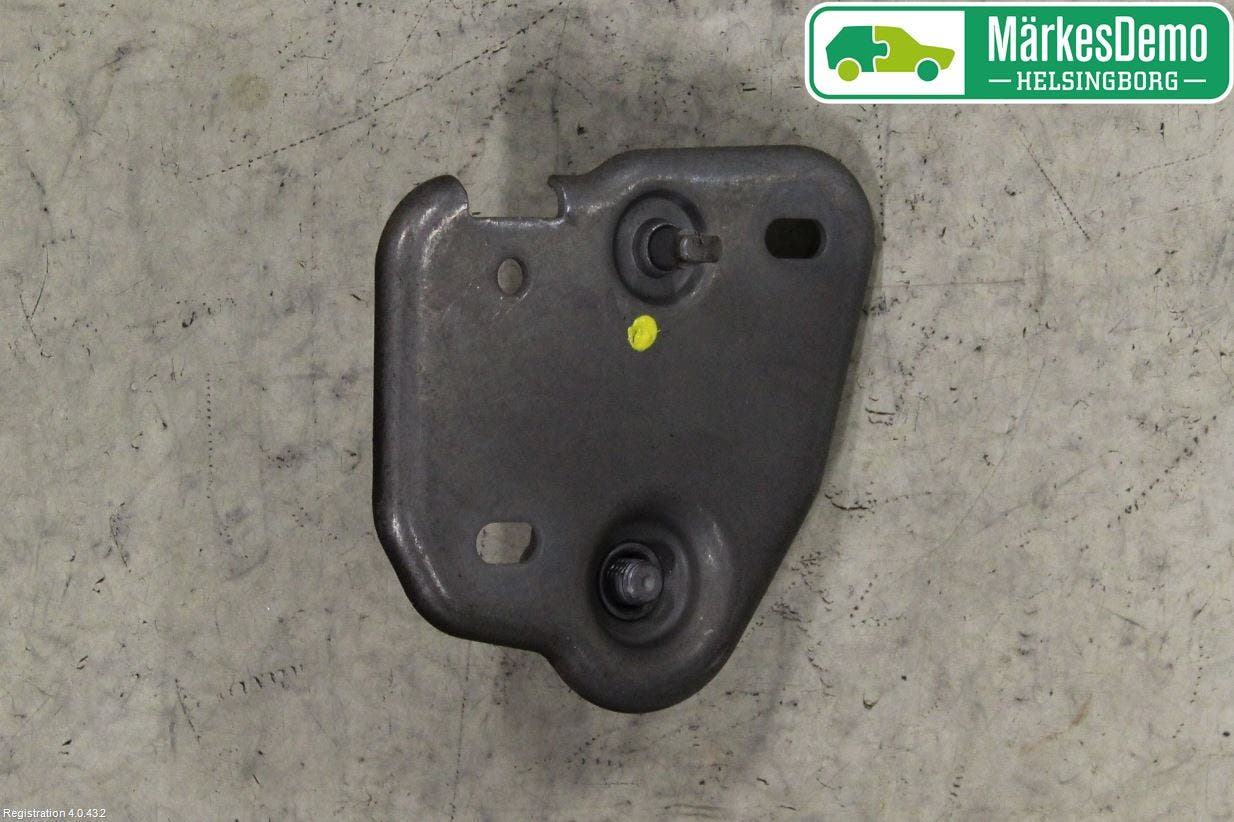 Volkswagen VW POLO VI 18->> Huvlås