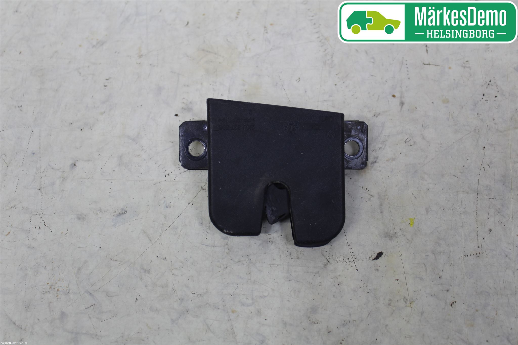 Volkswagen VW CADDY      04-10 Låskista Baklucka