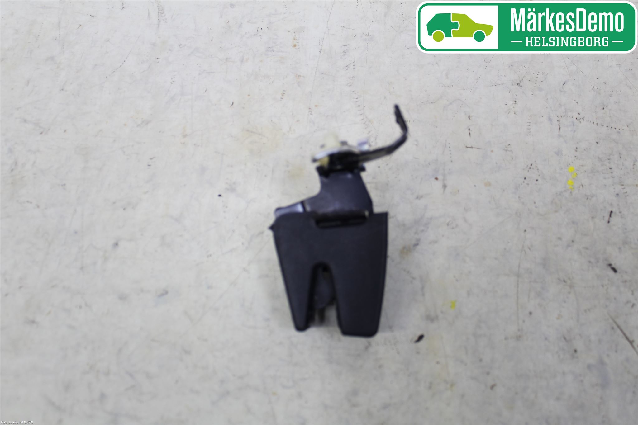 Volkswagen VW CADDY      04-10 Låskista Baklucka