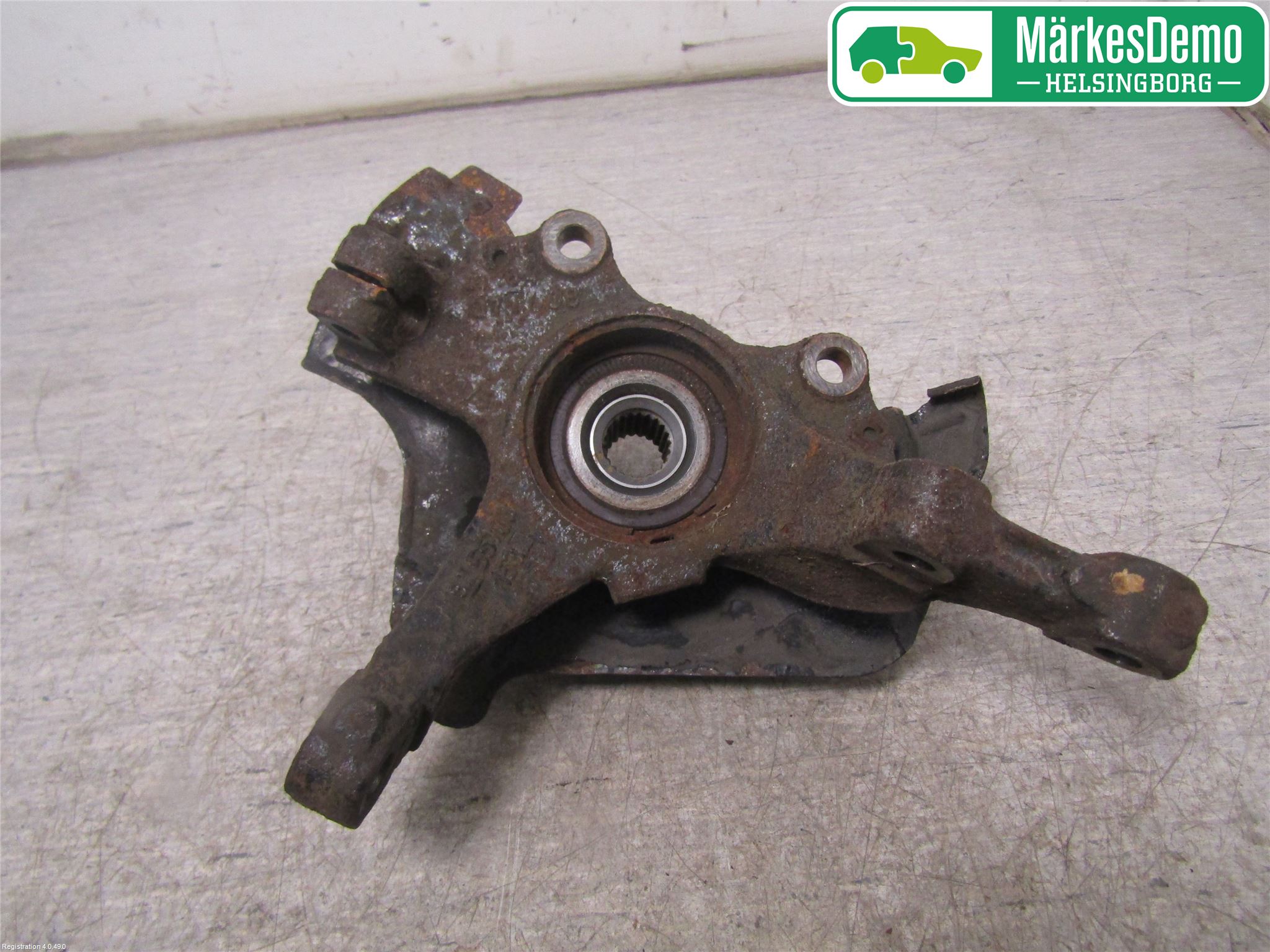 Opel CORSA D 07-14 Styrspindel Lagerhus Vä