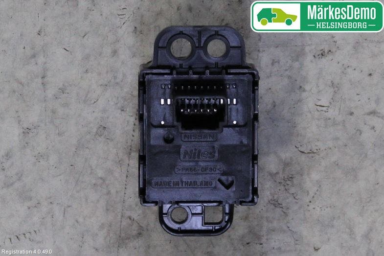 Nissan QASHQAI 14-17 Strömställare Parkeringsbroms