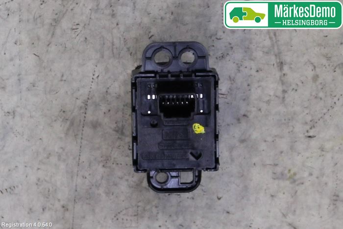 Nissan QASHQAI 14-17 Strömställare Parkeringsbroms