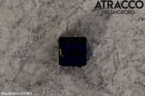 Toyota RAV4 19- Strömställare Tanklucka