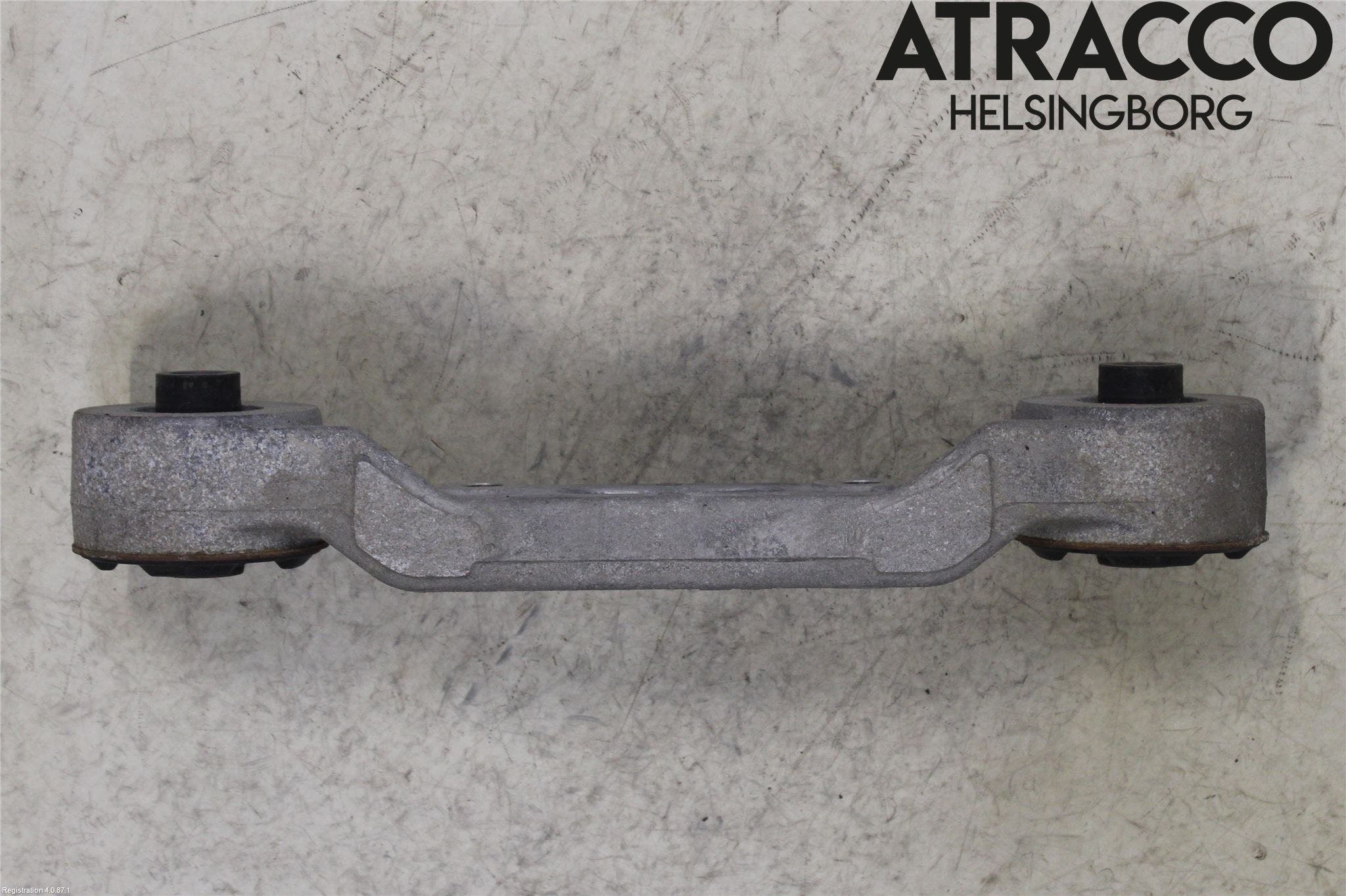 Toyota RAV4 19- Bakaxel Fäste