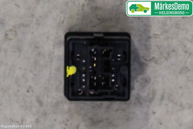 Mitsubishi OUTLANDER 13-21 Strömställare Stolvärme