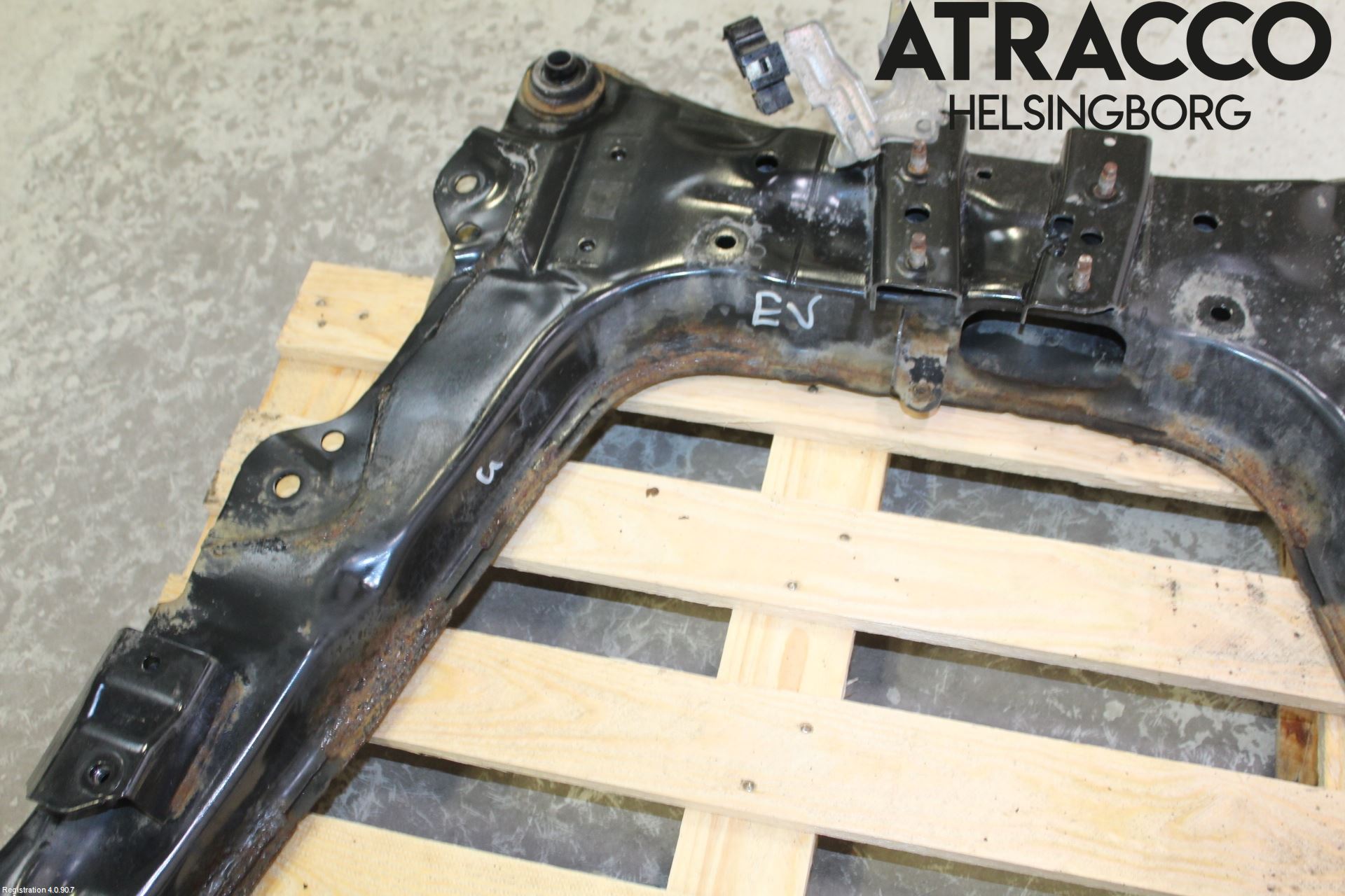 Nissan LEAF 11-17 Framvagnsbalk