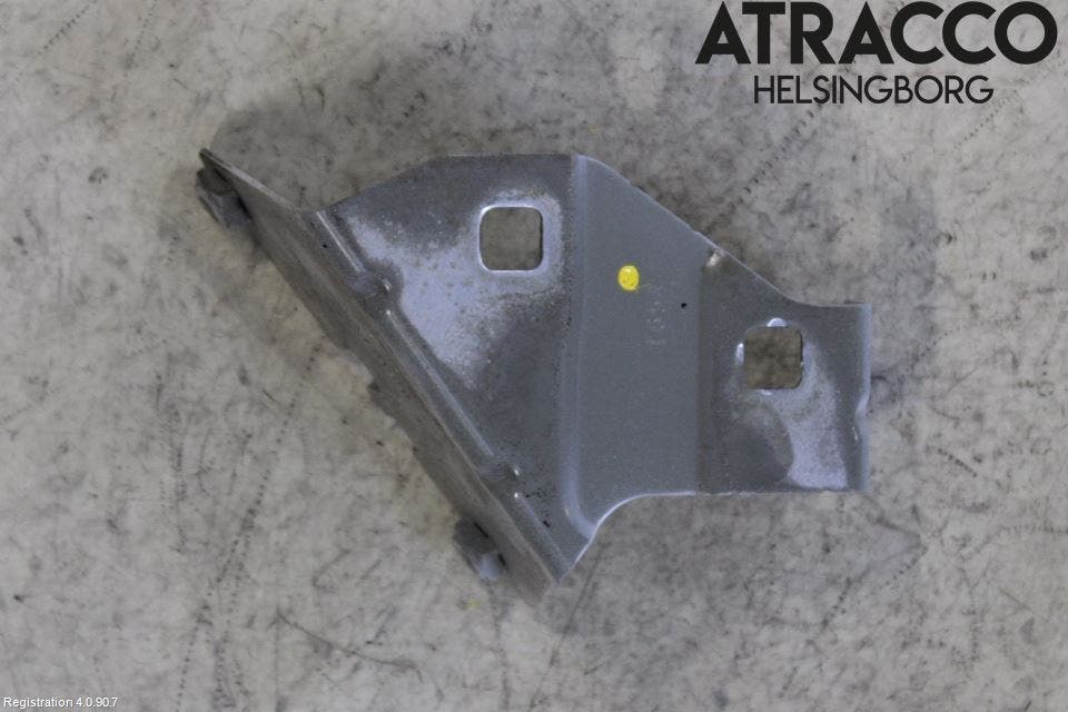 Nissan NV300 16-22 Skärmfäste Fram Hö