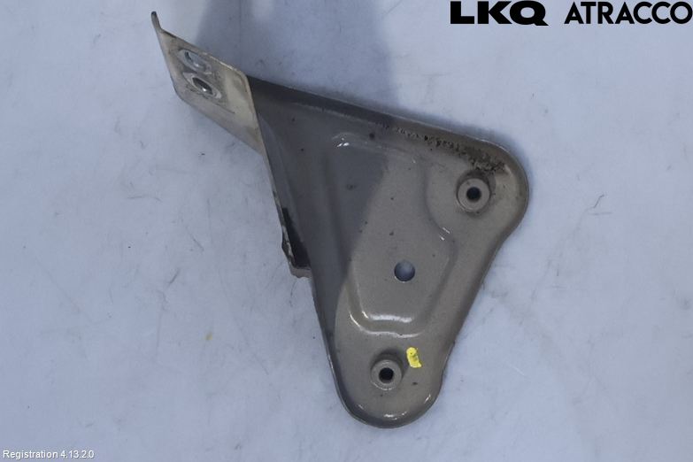 Skoda RAPID Skärmfäste Fram Hö