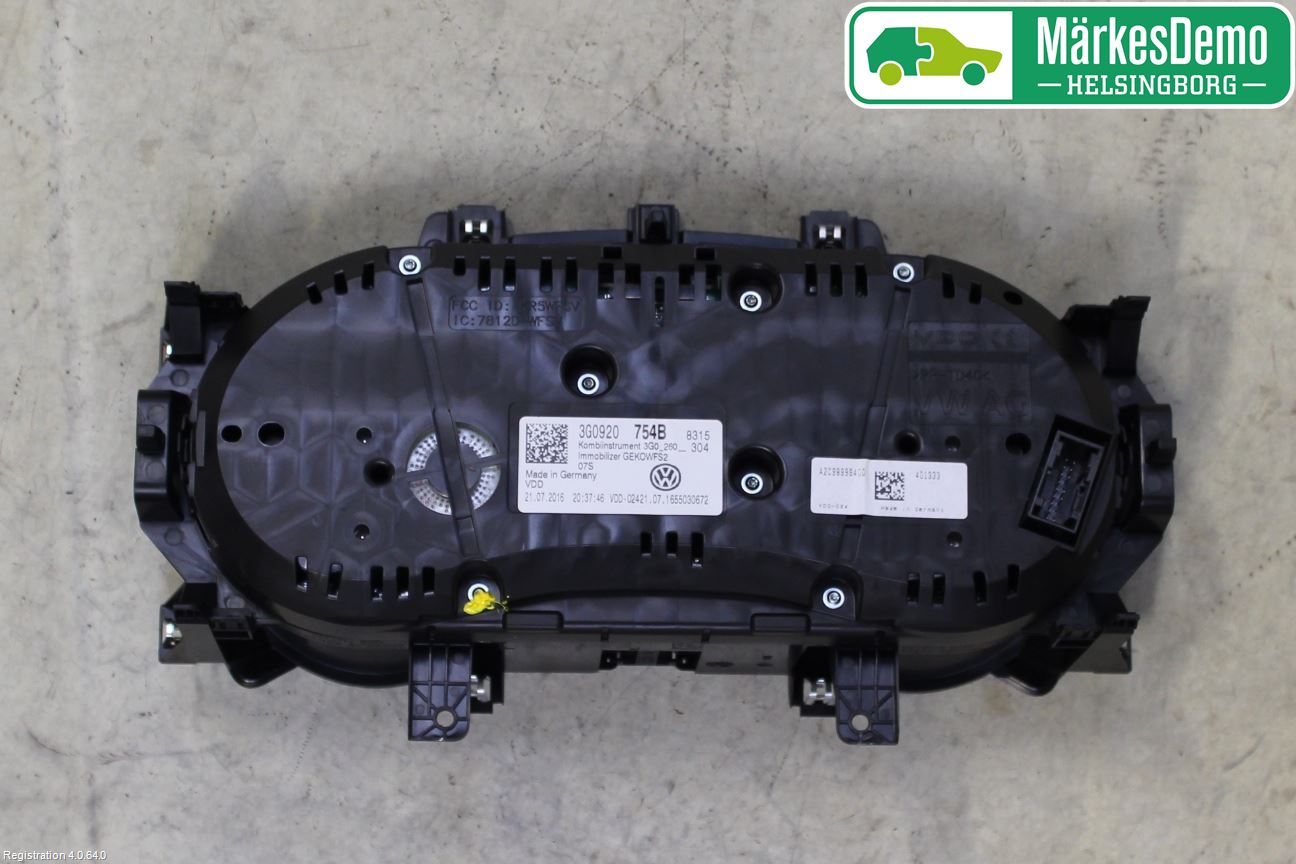 Volkswagen VW PASSAT 15-19 Instrument Komb