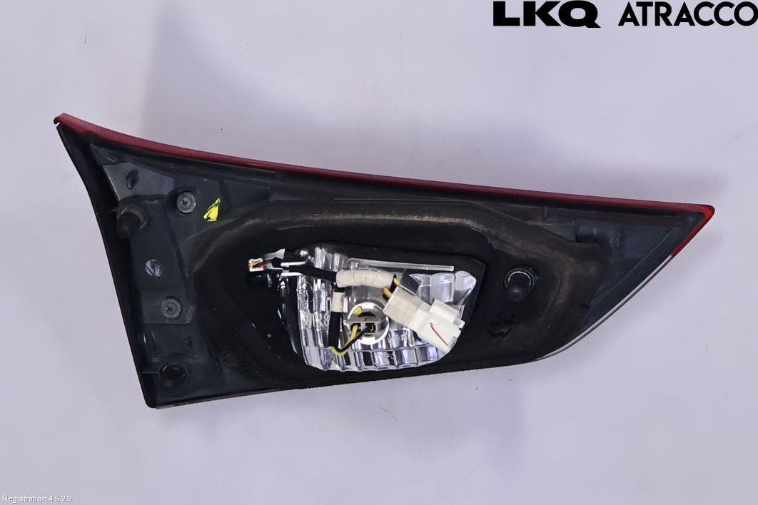 Toyota AURIS 13-19 Bakljus Lucka Hö