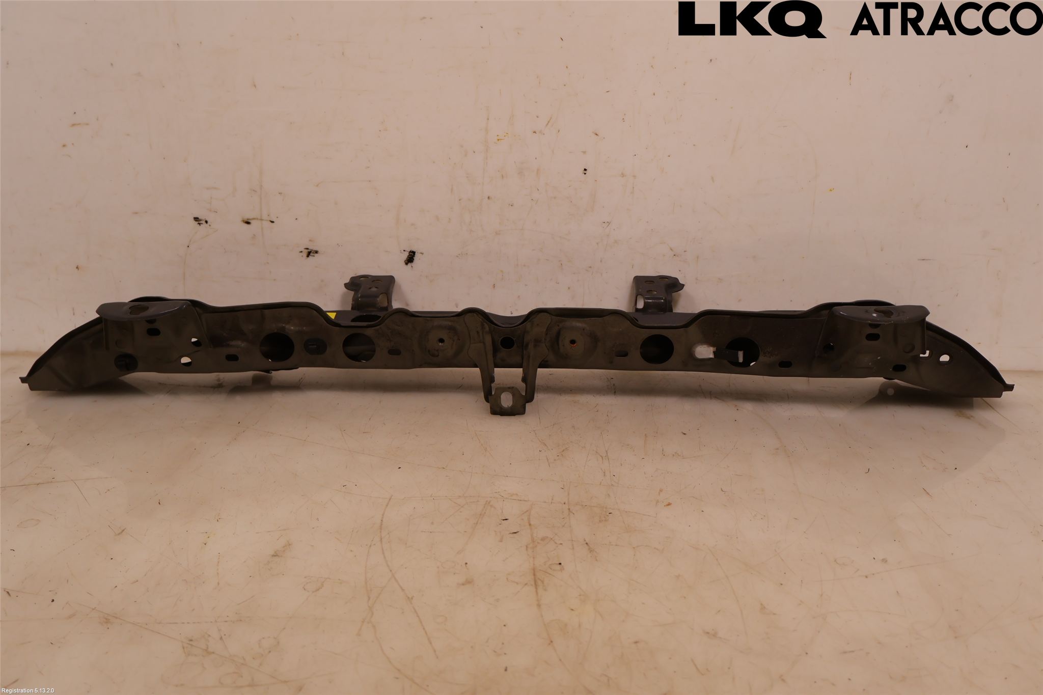 Toyota YARIS XP130 15-20 Front Huvlåsplåt-Balk