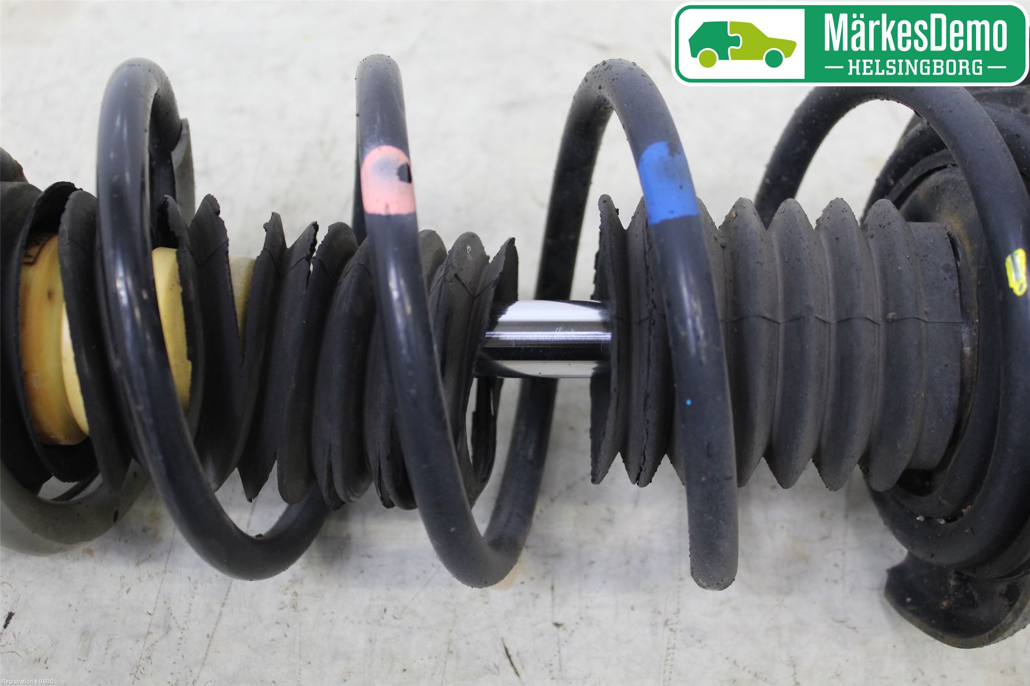 Mazda 2 (DE) 08-15 Fjäderben Fram Höger