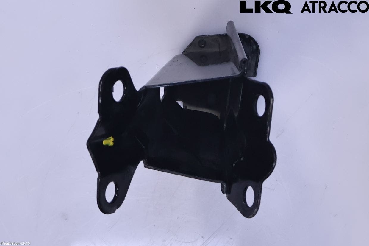 Volvo V70 08-13 Kylarfäste-Ram-Balk