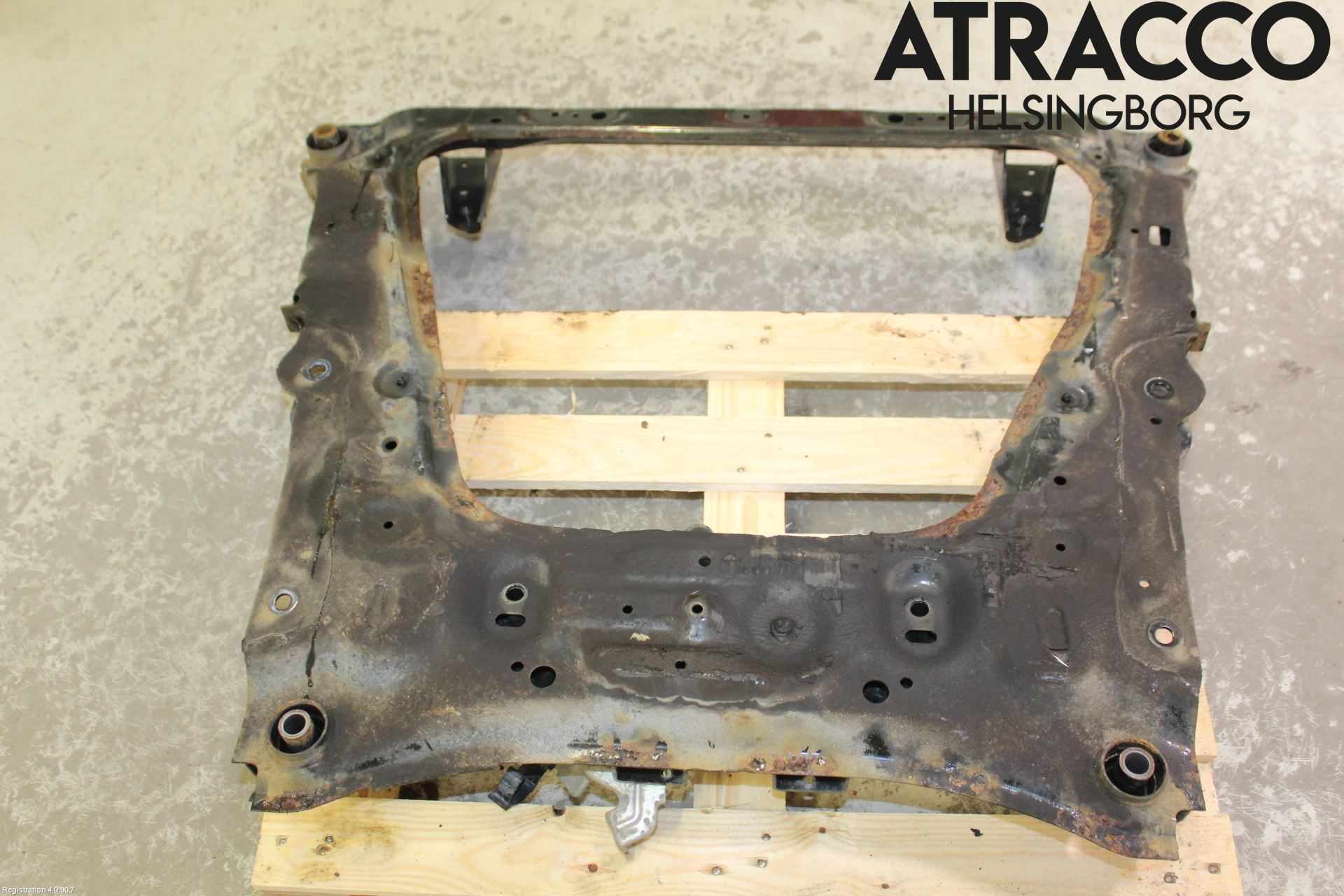 Nissan LEAF 11-17 Framvagnsbalk