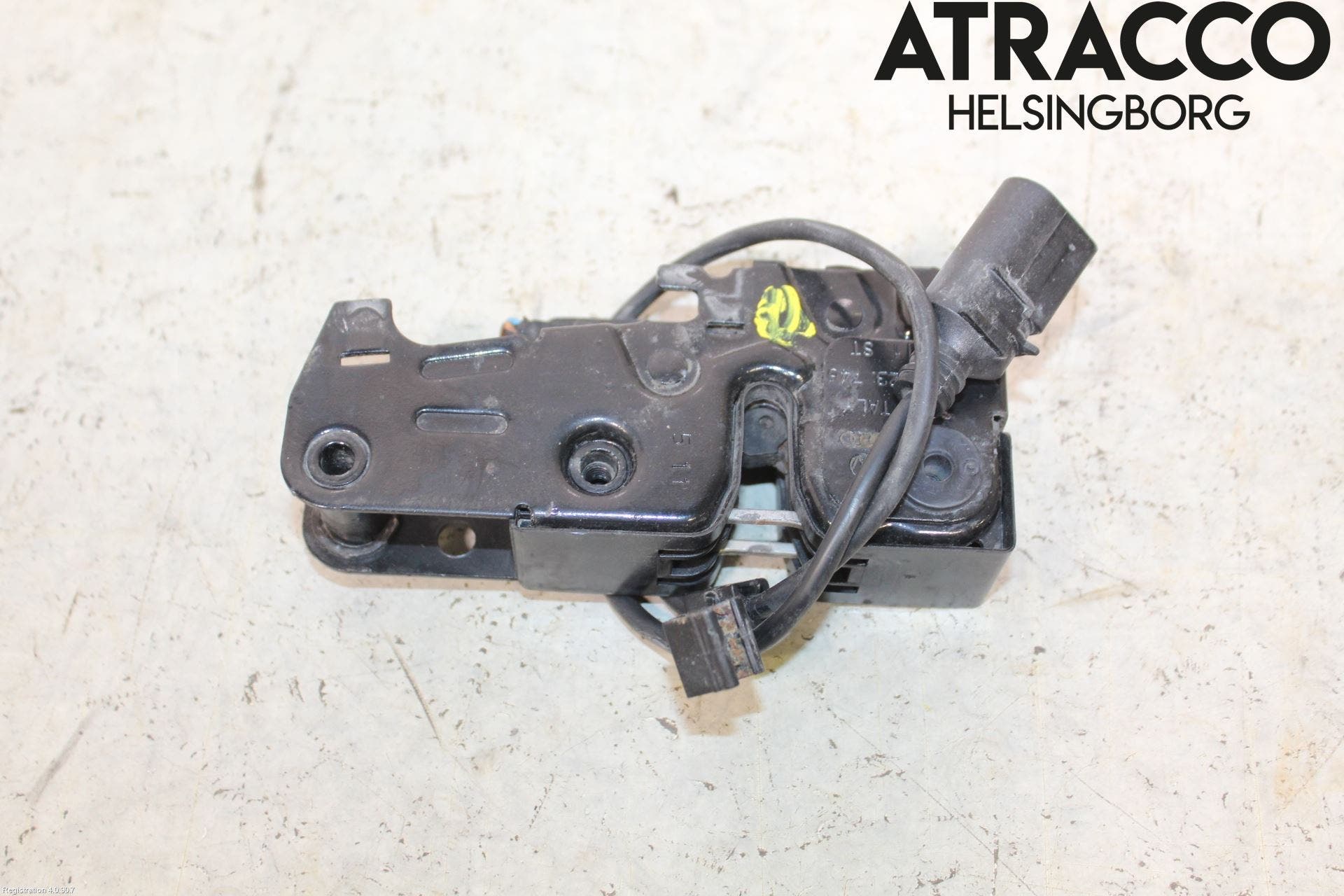 Audi A4 ALLROAD 09-16 Huvlås