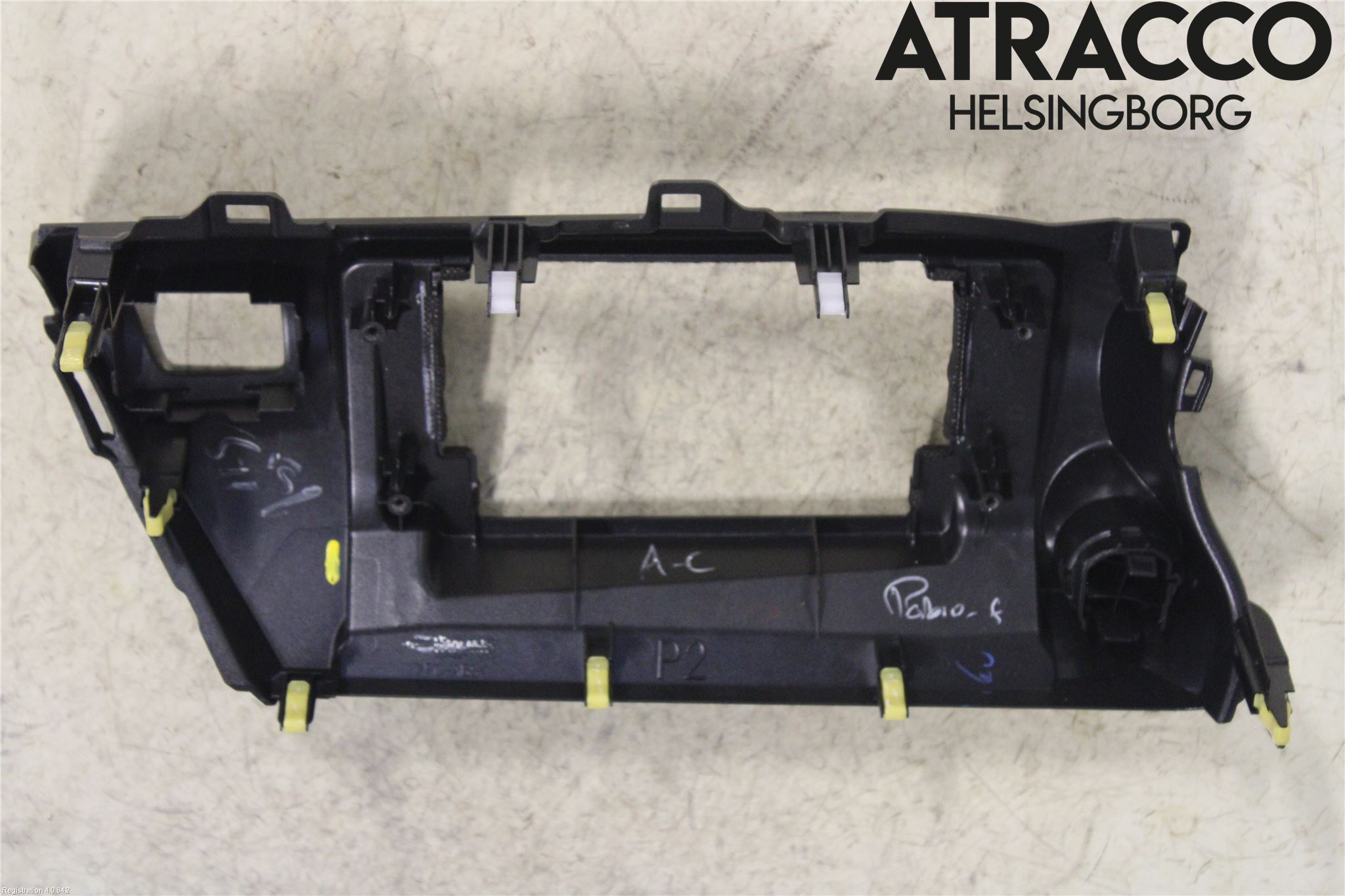 Toyota HILUX 16- Instrument-Radio Sarg