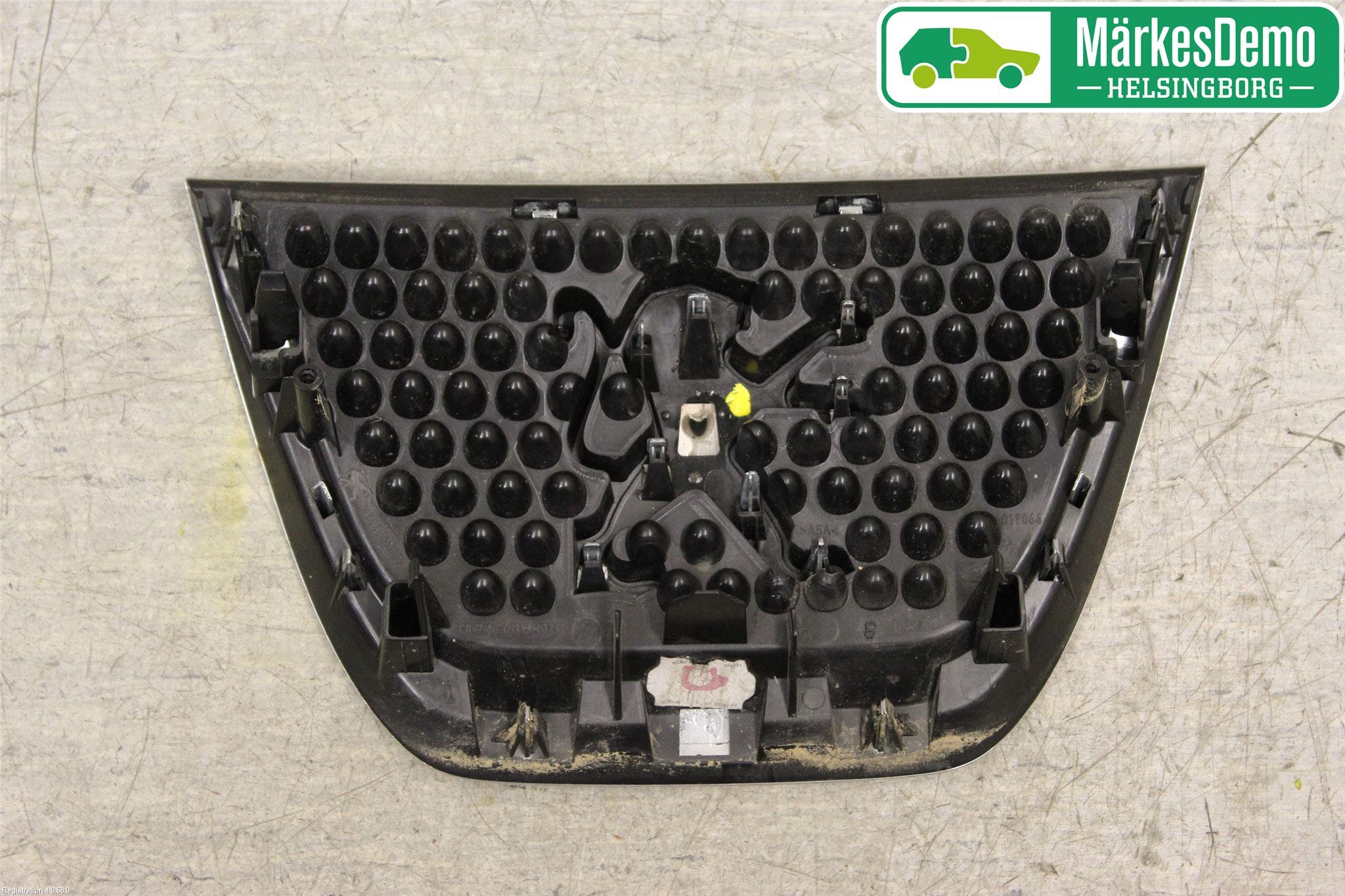 Peugeot 3008 09-16 Emblem