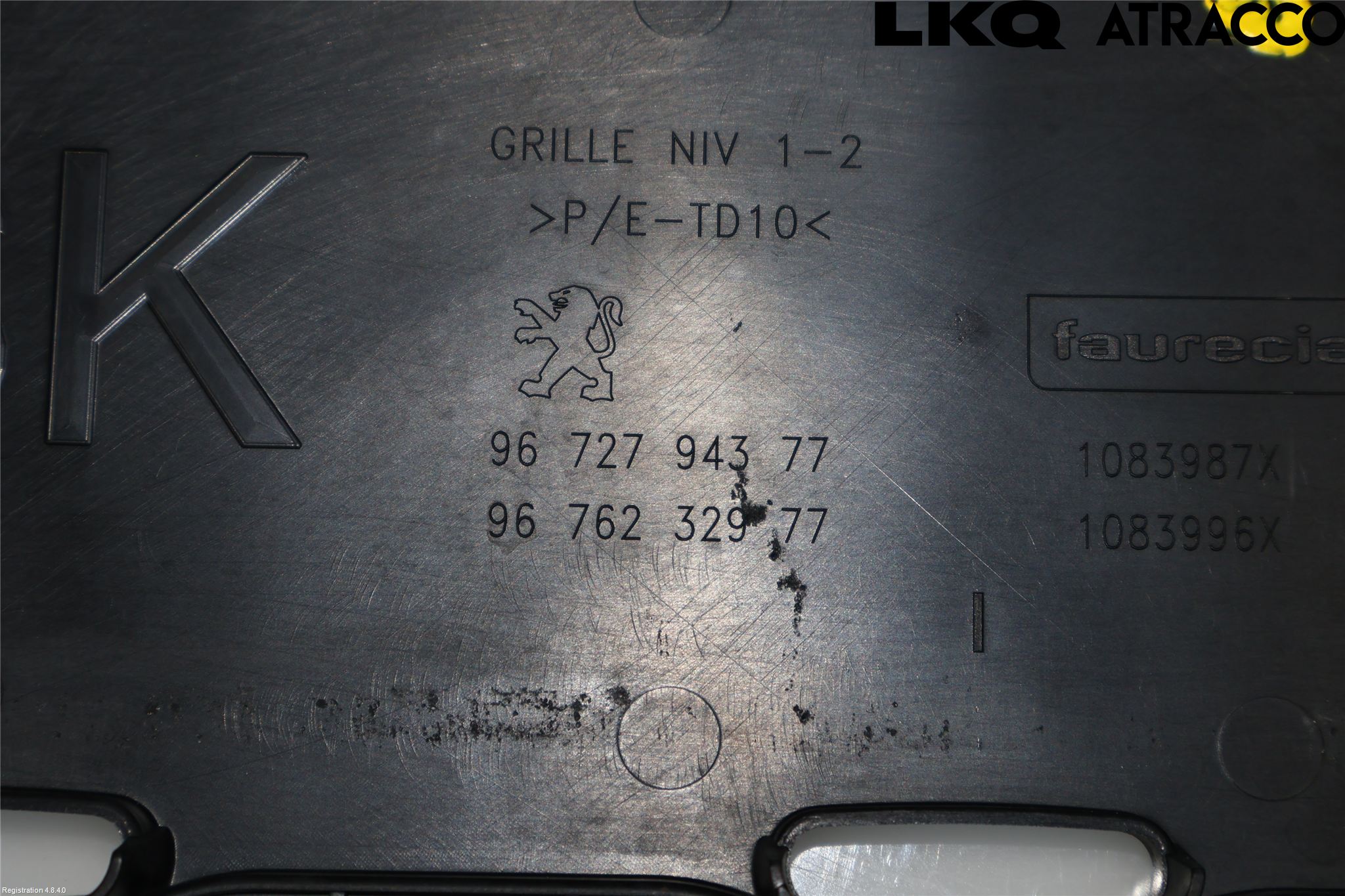 Peugeot 208 12-15 Grill Komp