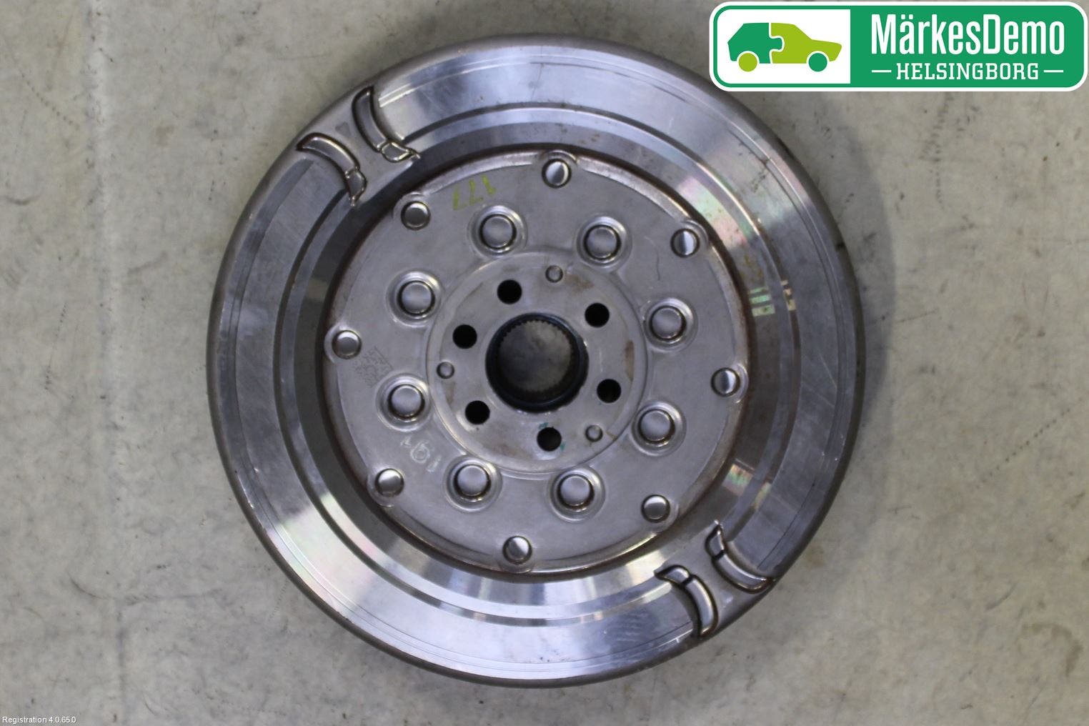 Volkswagen VW PASSAT 15-19 Svänghjul Aut